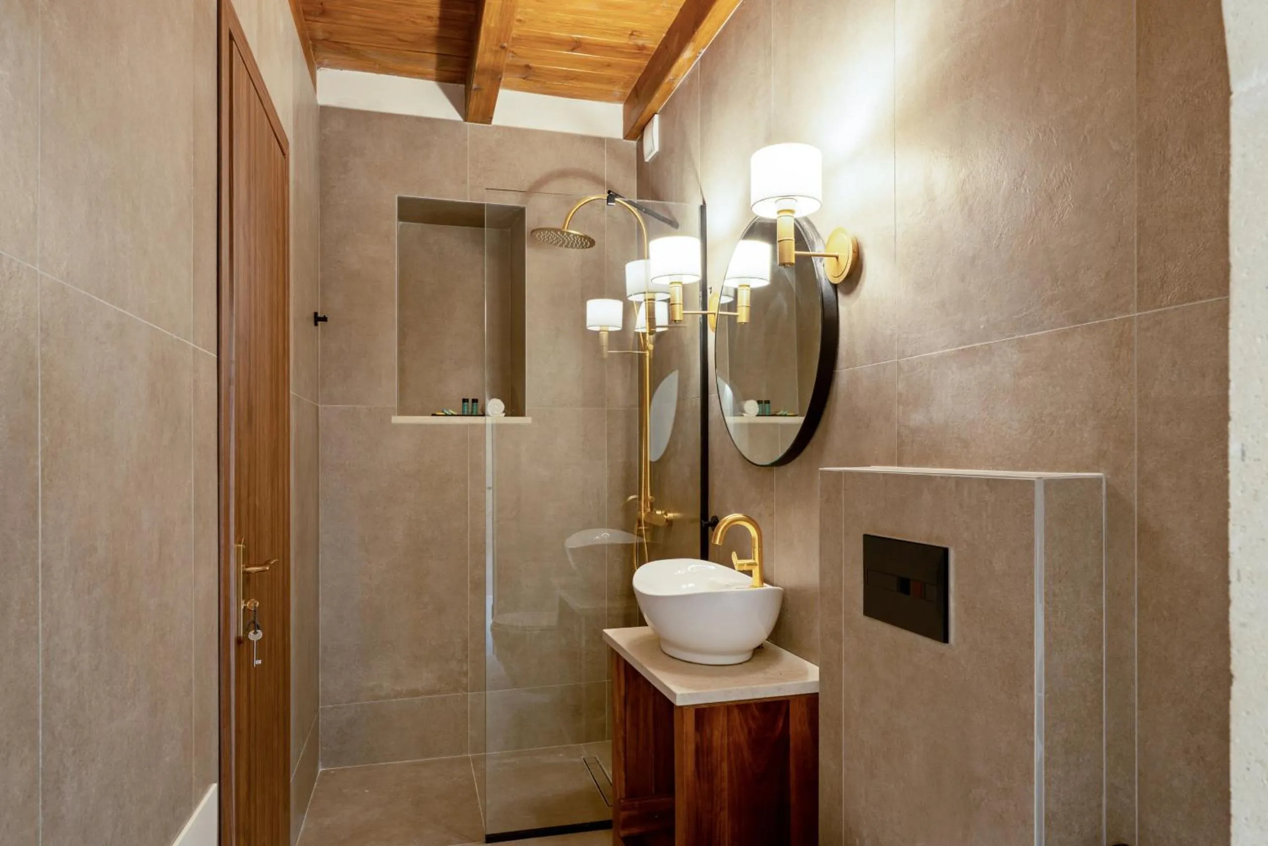 Shower in Casa Del Balsamo