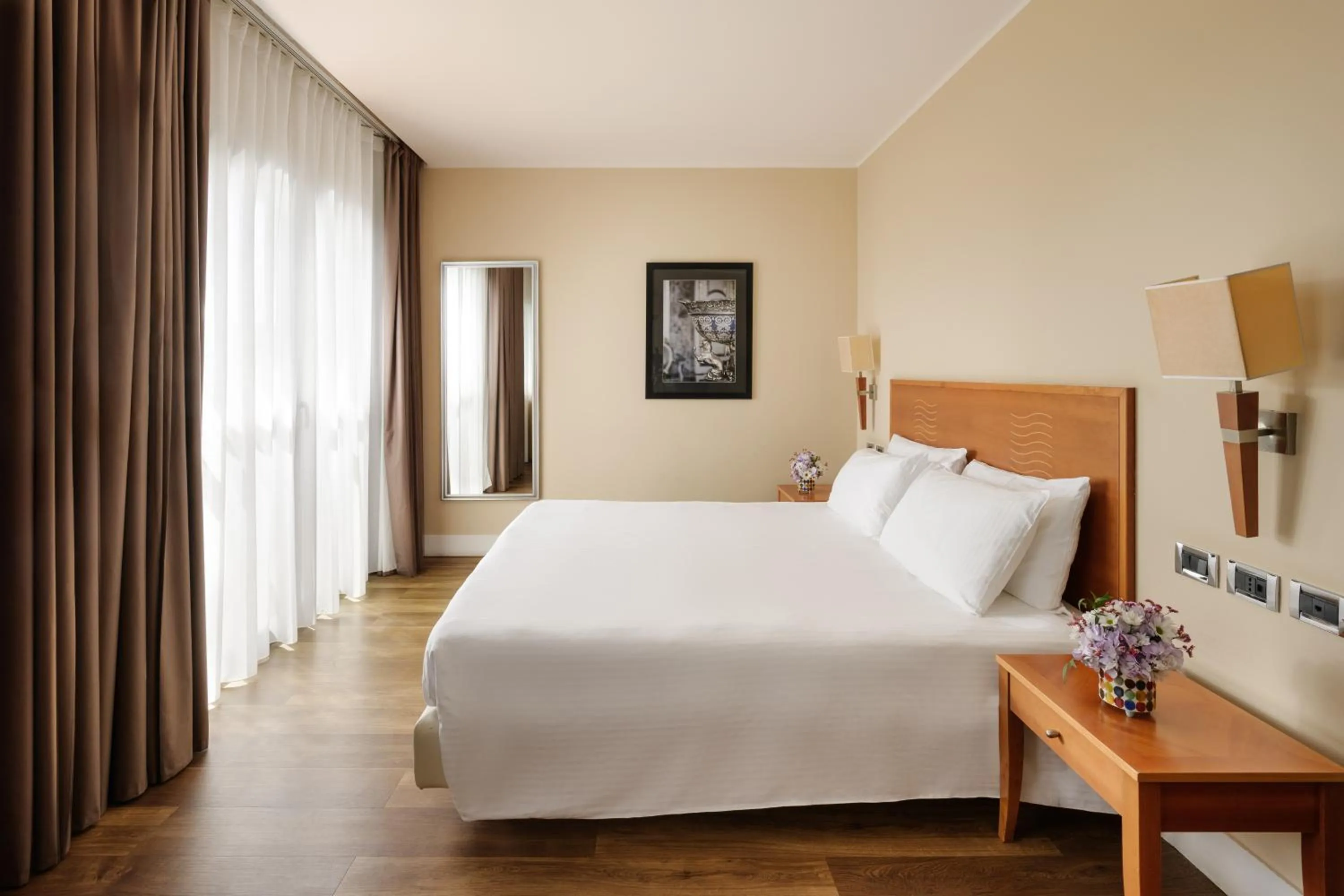 Bedroom, Bed in Hotel dei Cavalieri Caserta - La Reggia