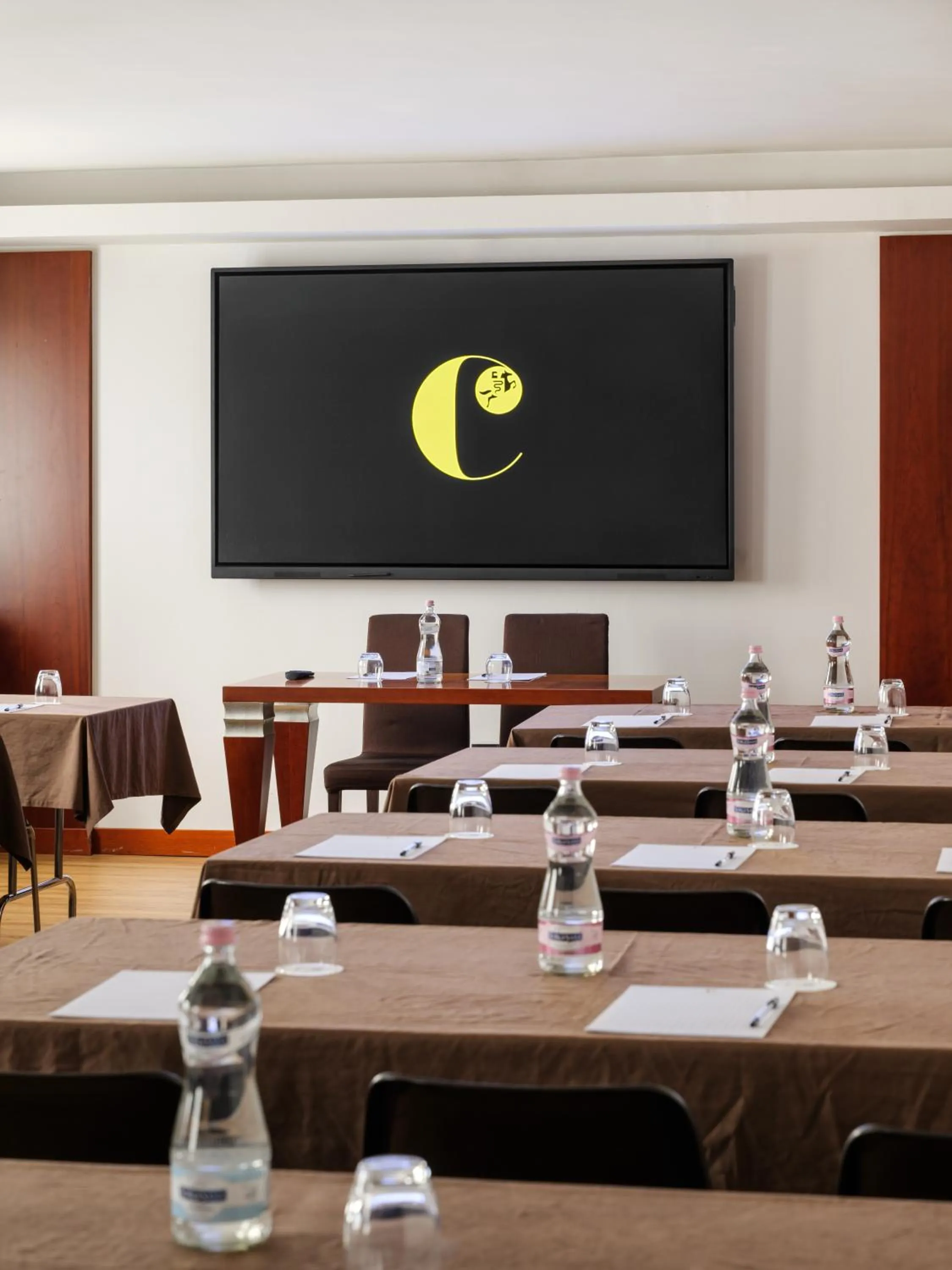 TV and multimedia in Hotel dei Cavalieri Caserta - La Reggia