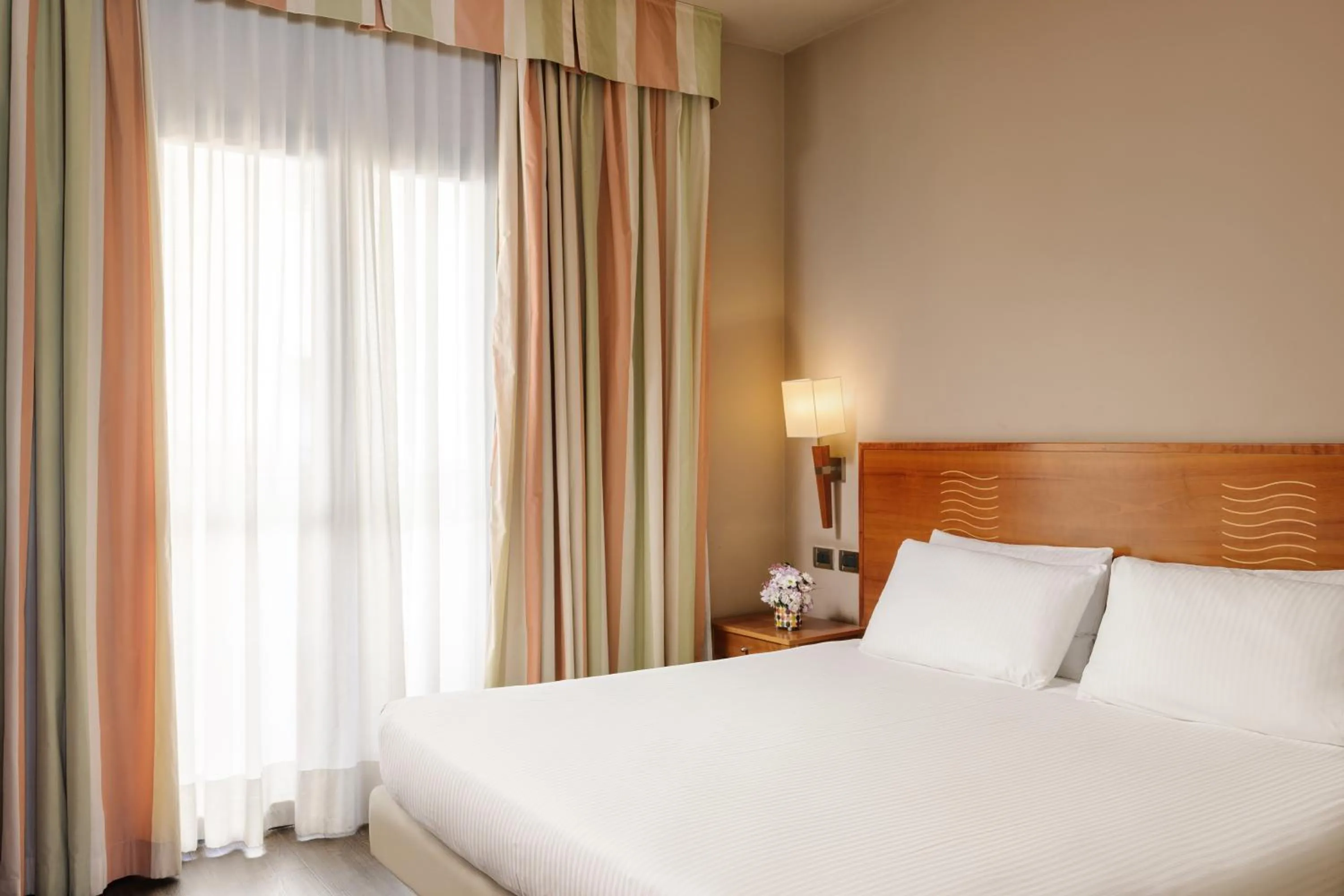 Photo of the whole room, Bed in Hotel dei Cavalieri Caserta - La Reggia