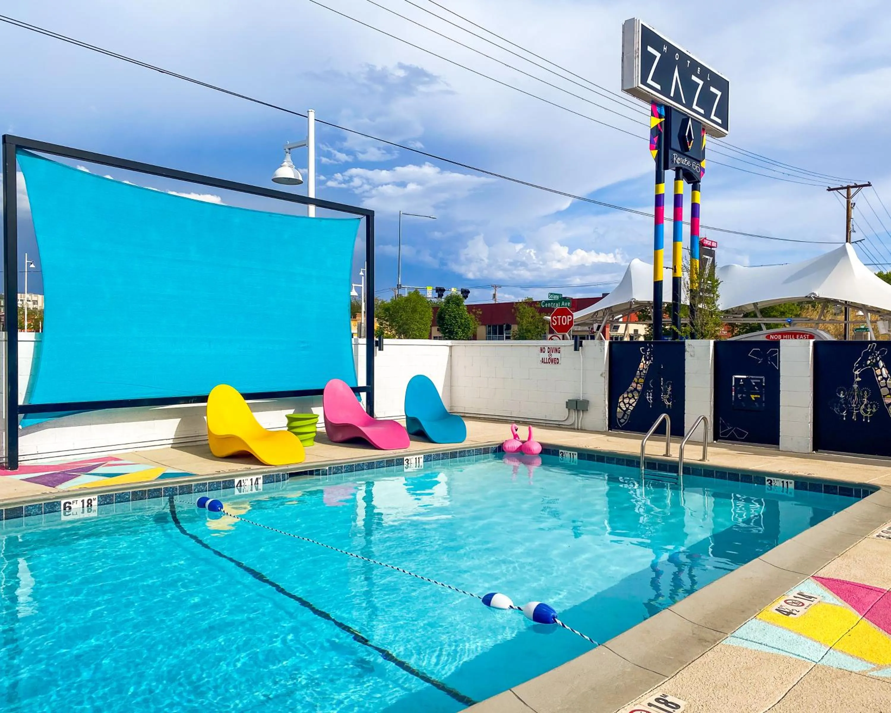 Swimming pool in Hotel ZAZZ