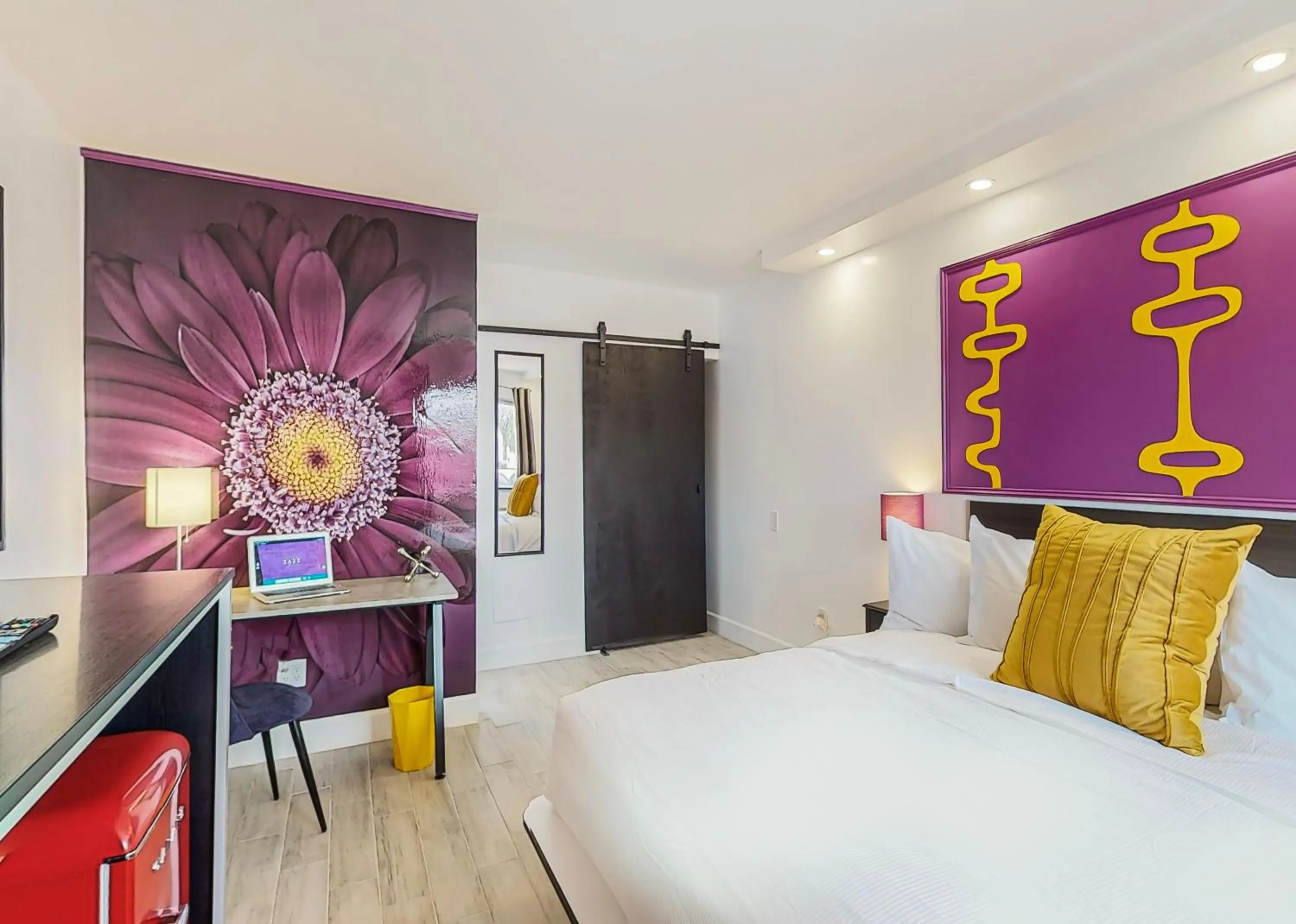 Photo of the whole room, Bed in Hotel ZAZZ