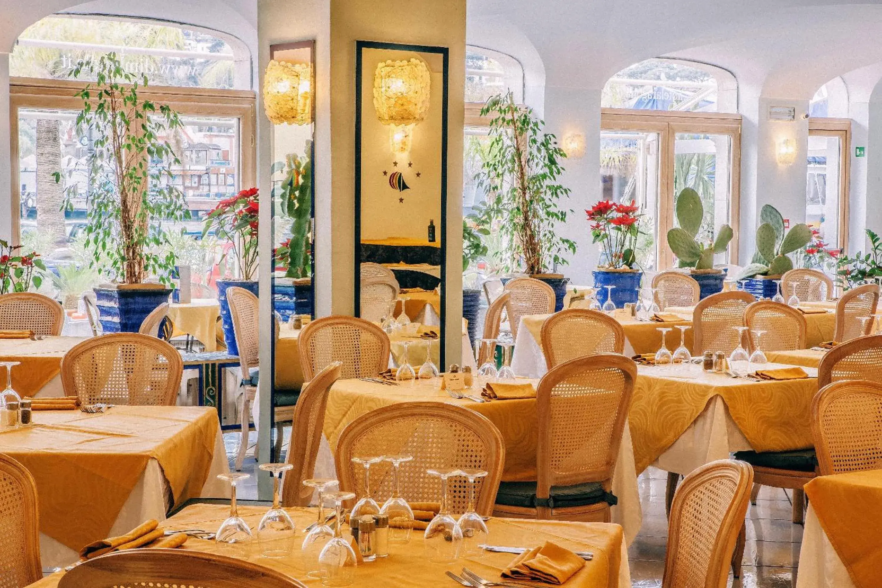 Restaurant/places to eat in Aragona Palace Hotel & Spa Restaurant/places to eat in Aragona Palace Hotel & Spa