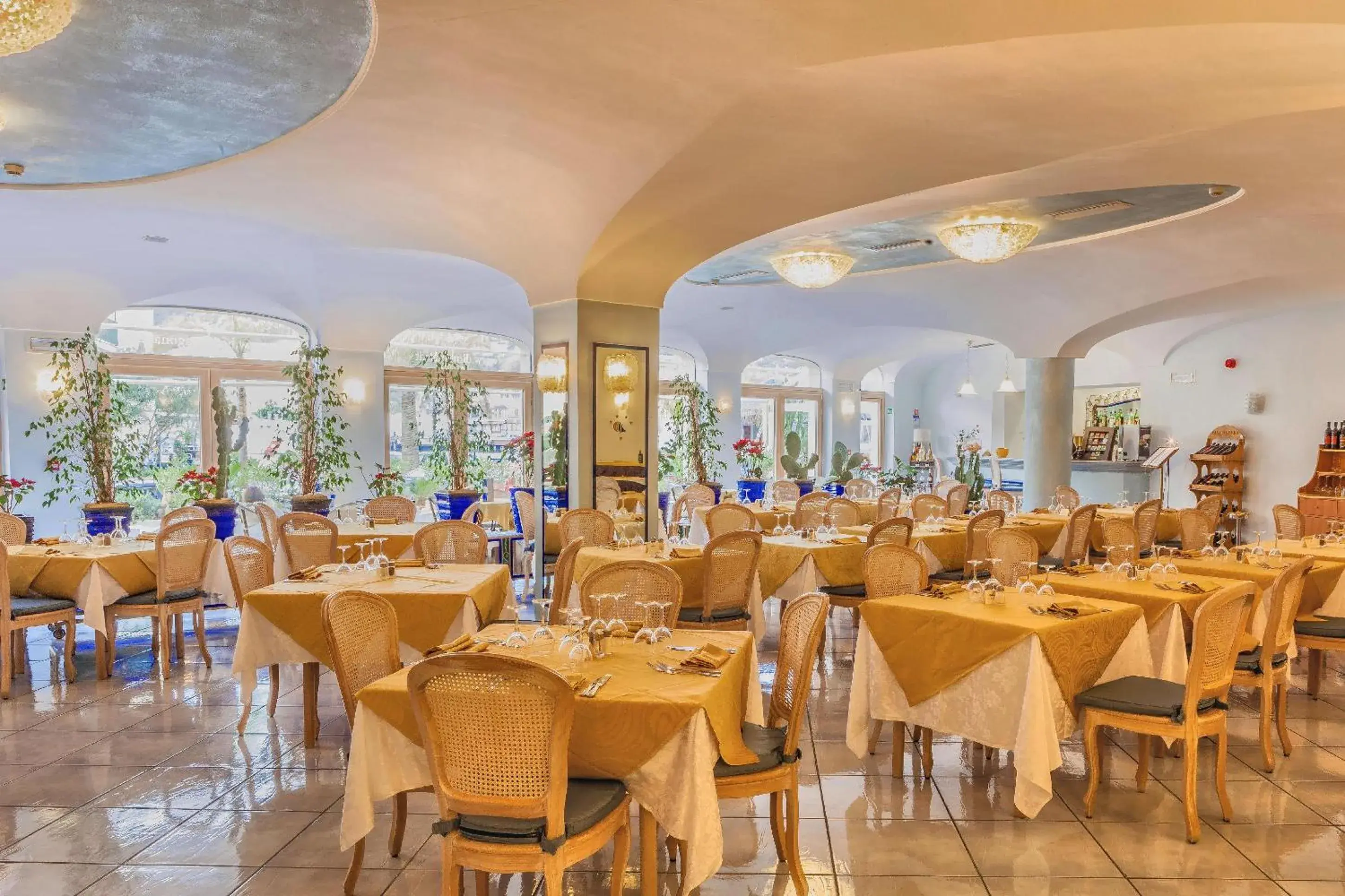 Restaurant/places to eat in Aragona Palace Hotel & Spa Restaurant/places to eat in Aragona Palace Hotel & Spa