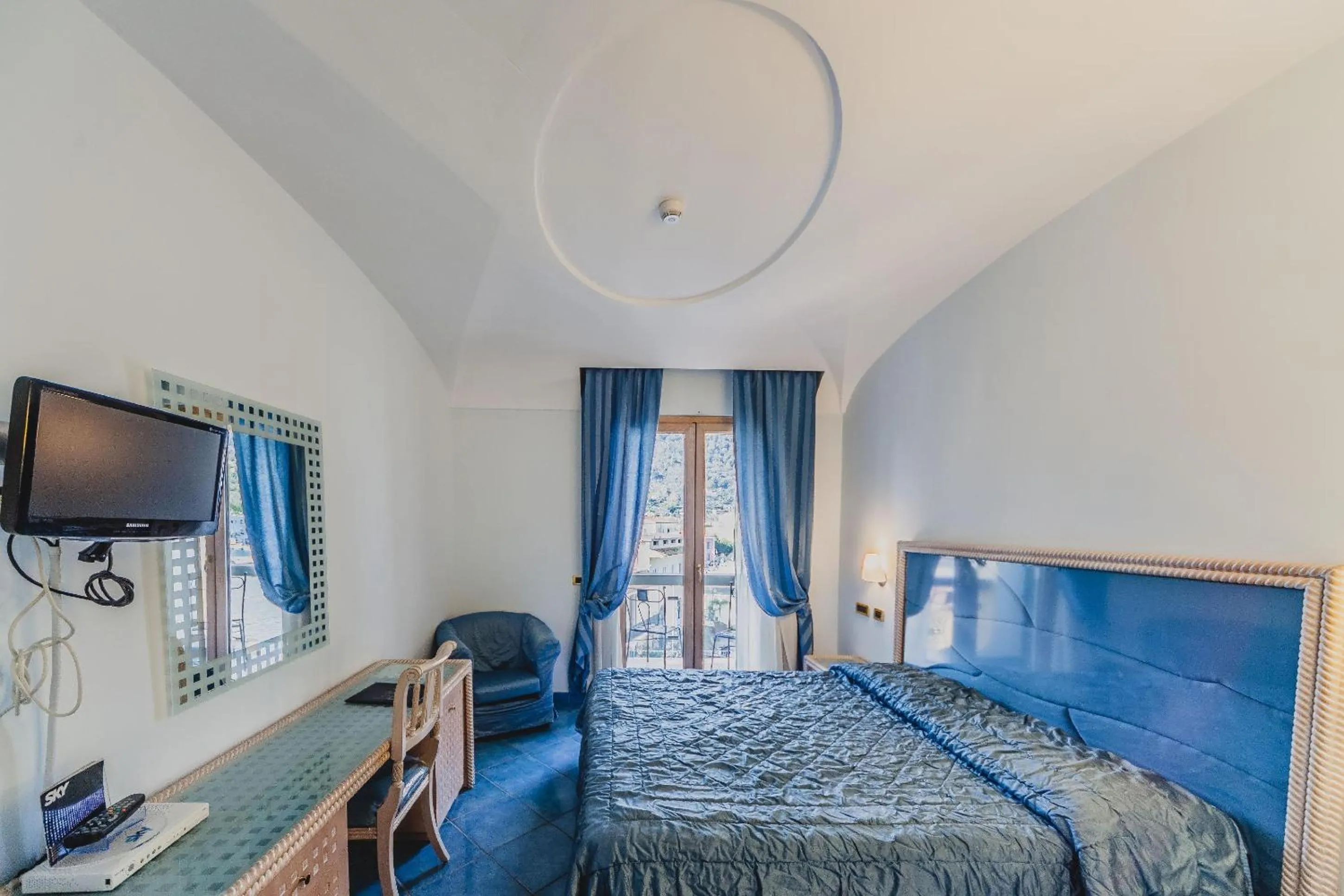 Bed in Aragona Palace Hotel & Spa