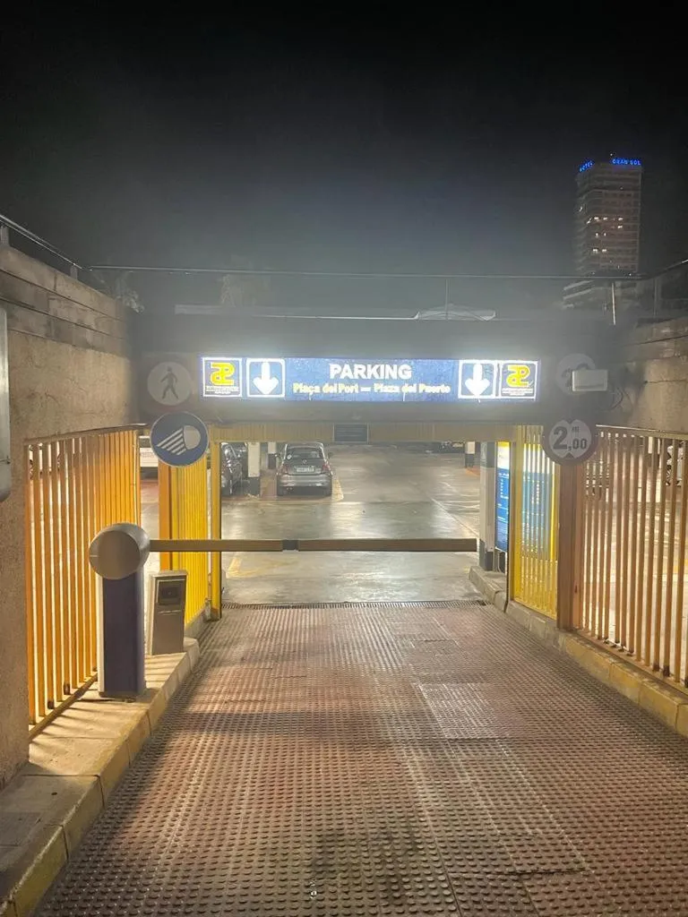 Parking in Ventura Premium