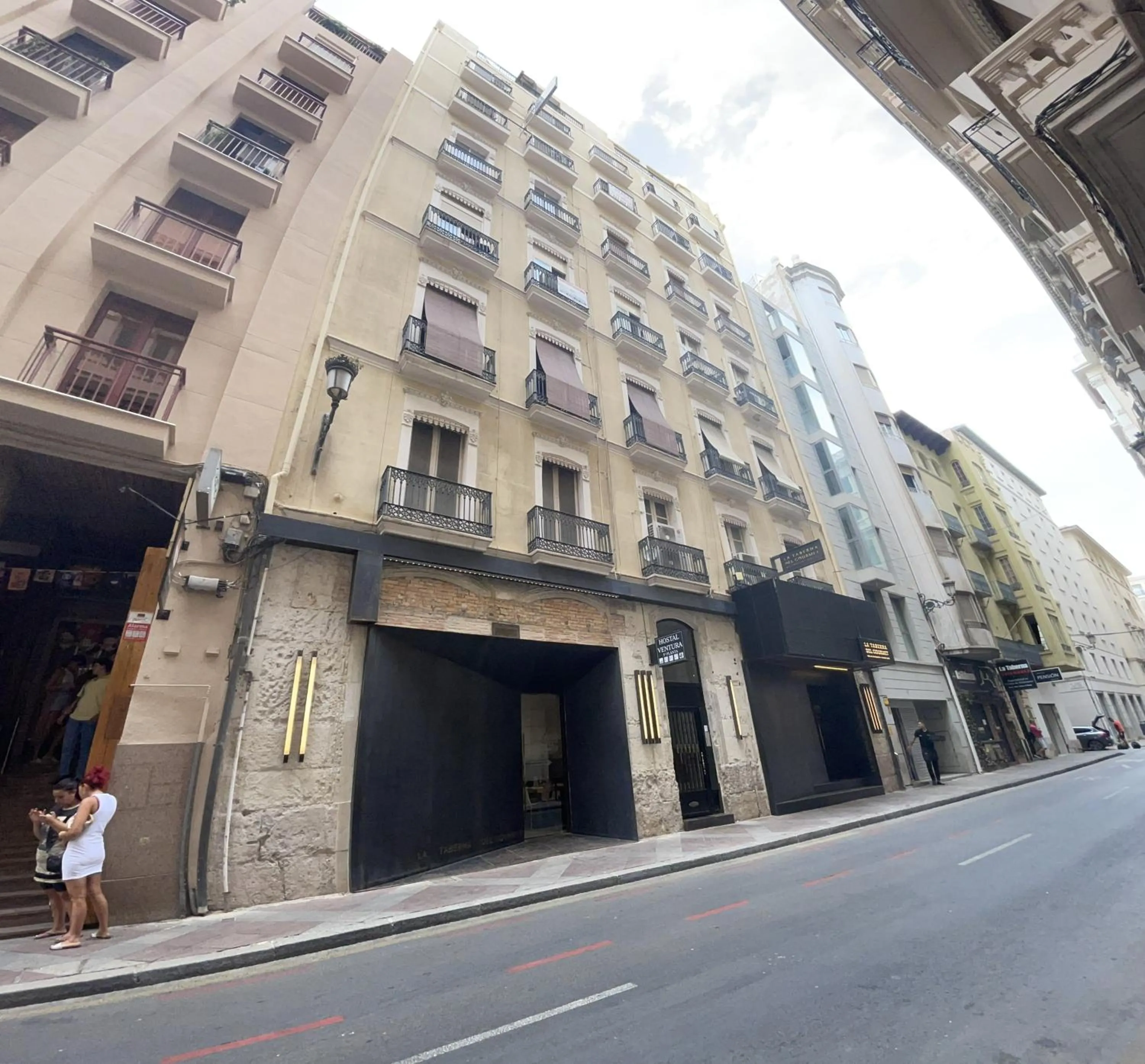 Property building in Ventura Premium