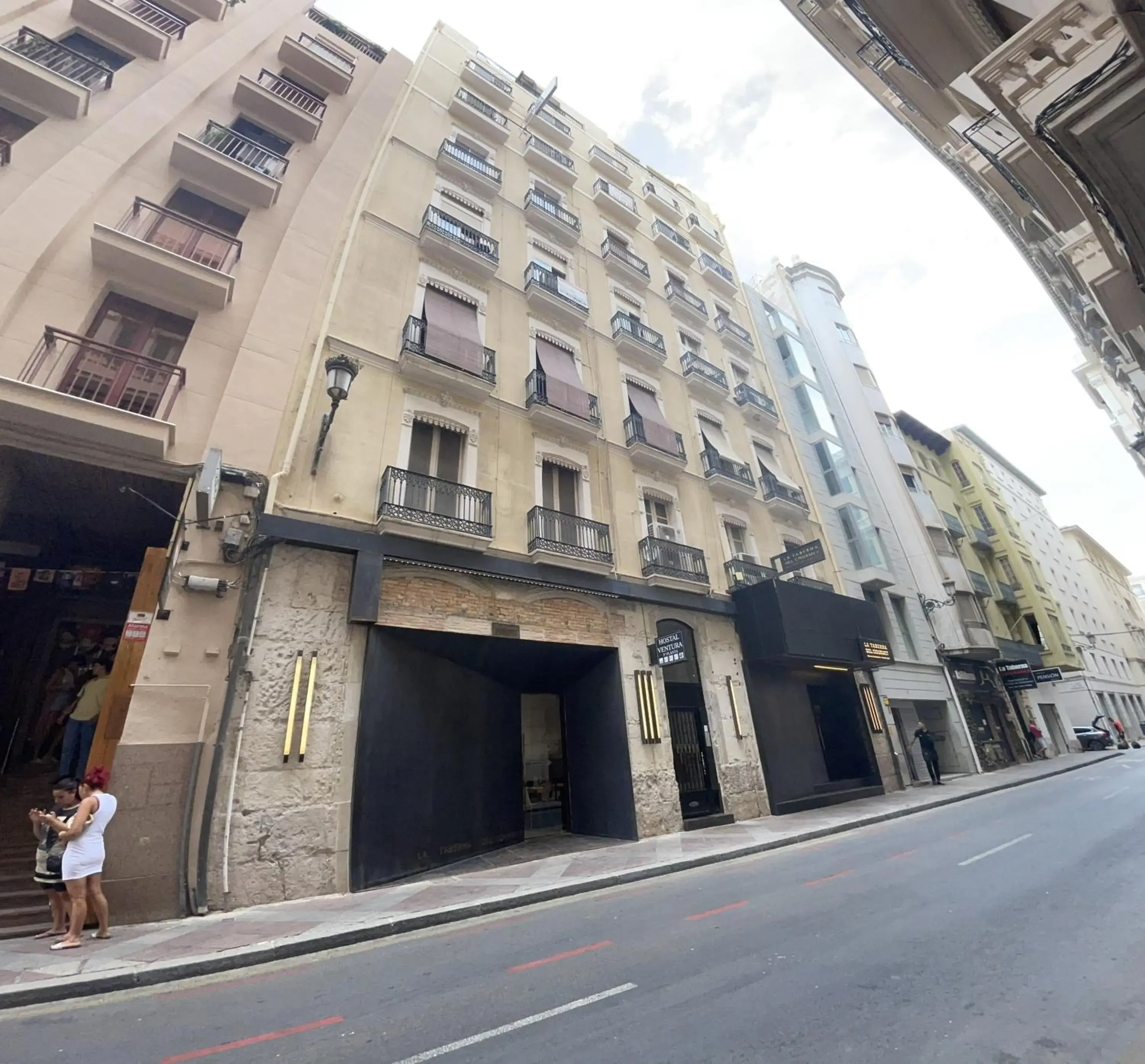 Property building in Ventura Premium Property building in Ventura Premium