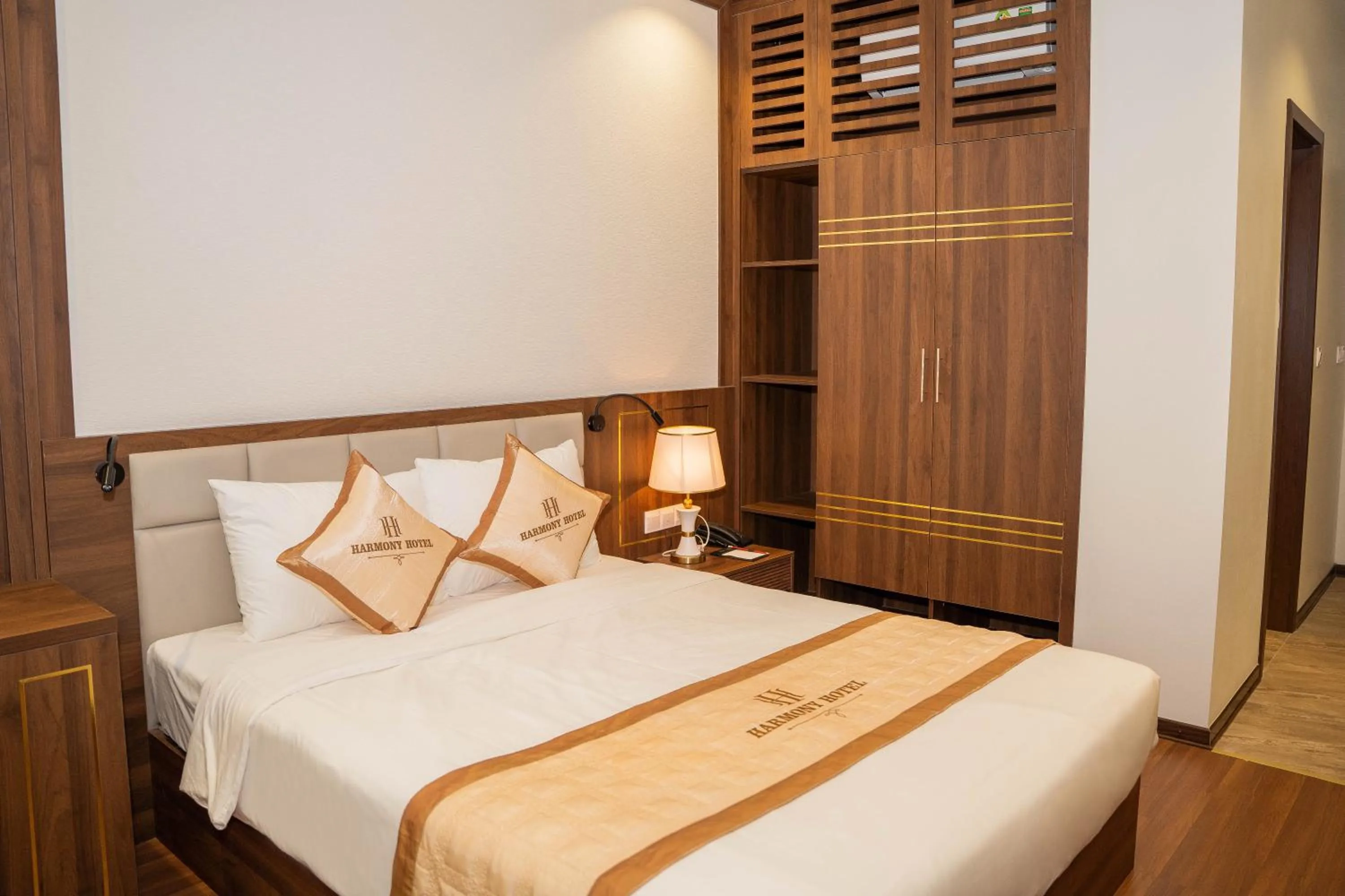 Photo of the whole room, Bed in Harmony HaLong Hotel