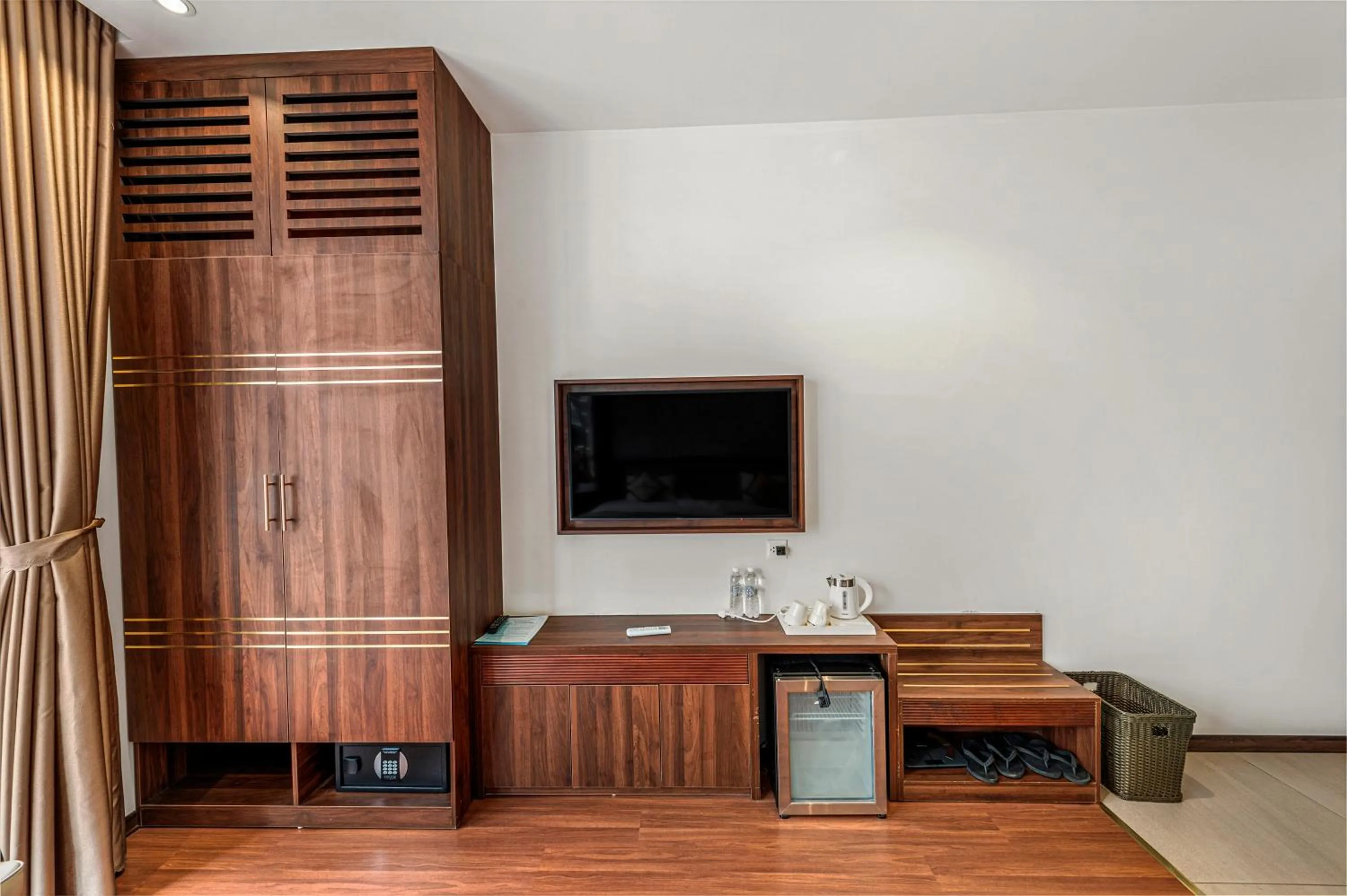 TV and multimedia in Harmony HaLong Hotel