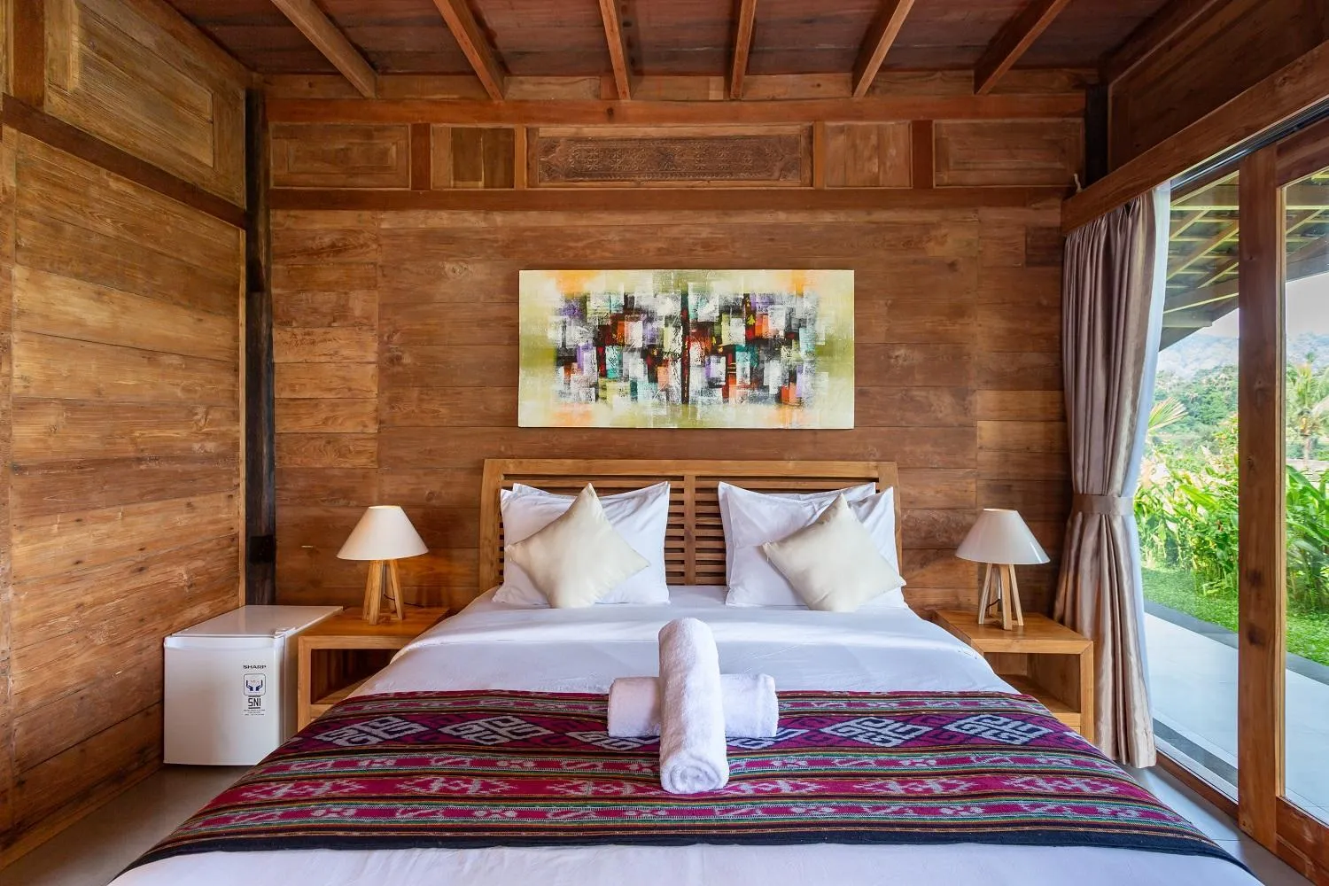 Bed in Kubu Sakian Villa and Restaurant Sidemen