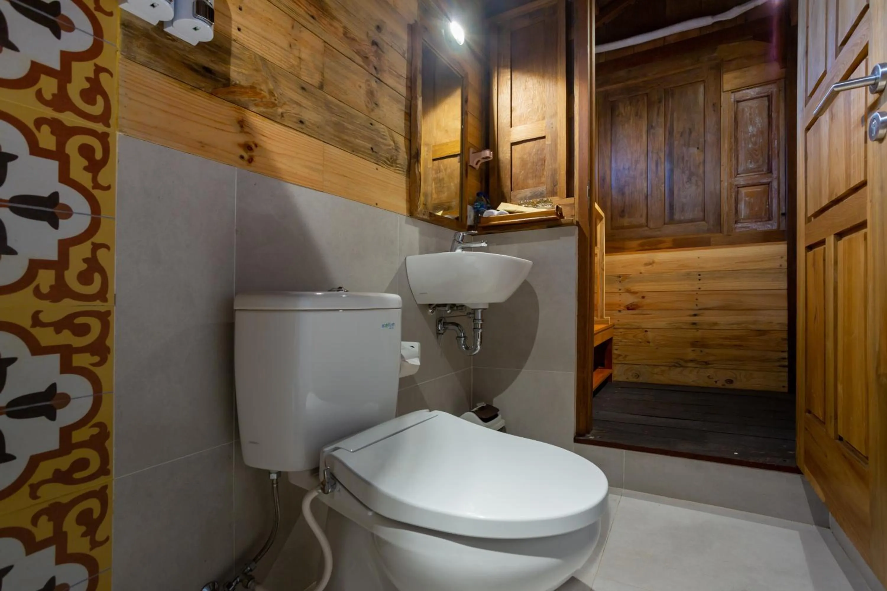 Bathroom in Kubu Sakian Villa and Restaurant Sidemen