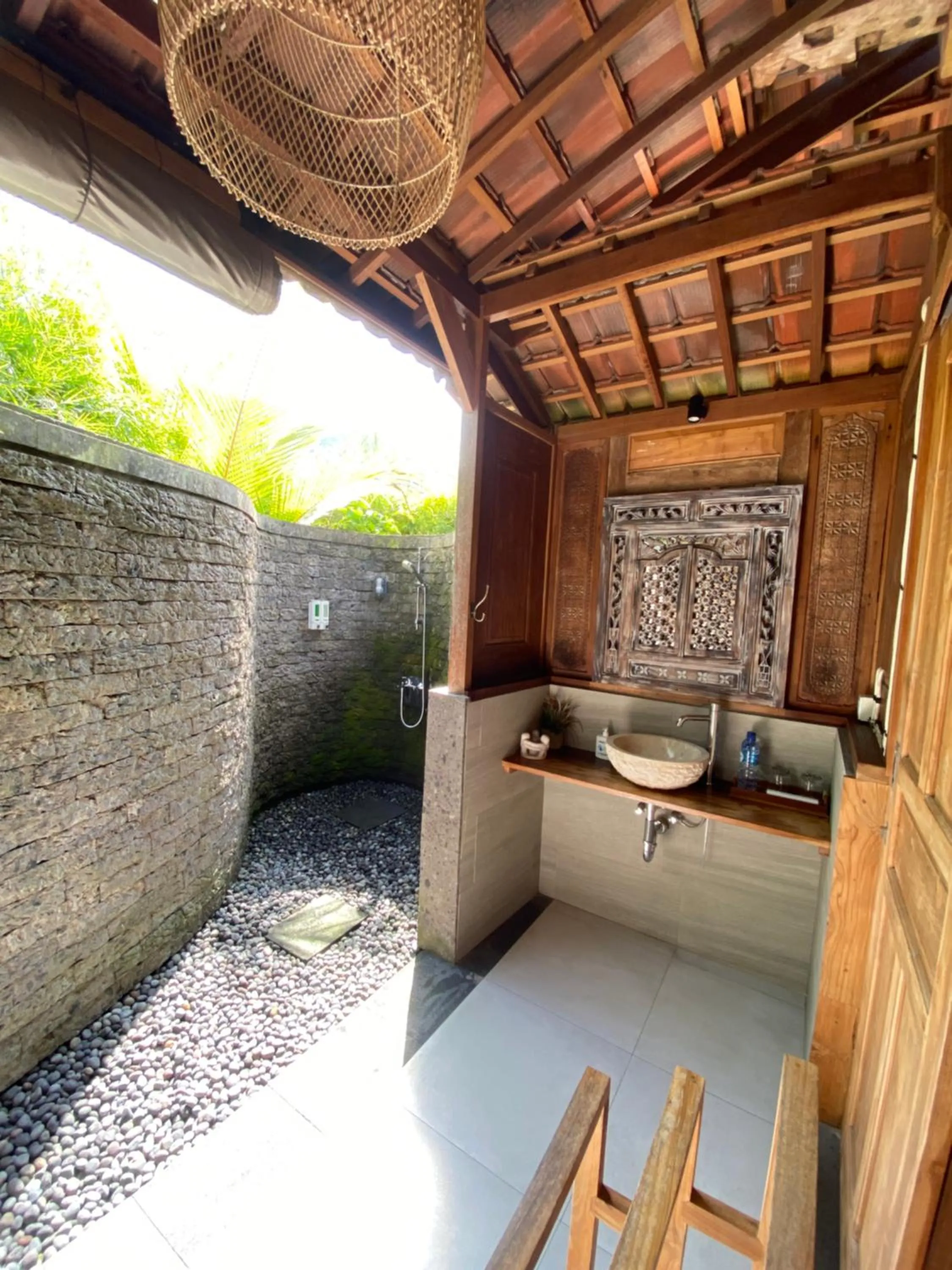 Bathroom in Kubu Sakian Villa and Restaurant Sidemen