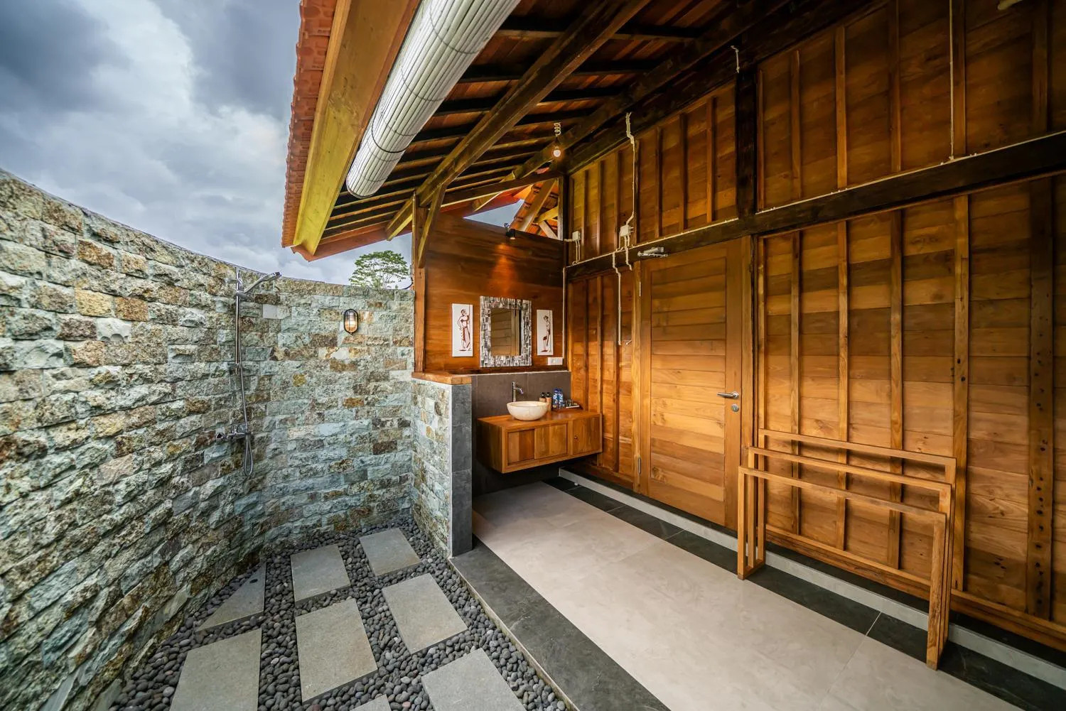 Bathroom in Kubu Sakian Villa and Restaurant Sidemen