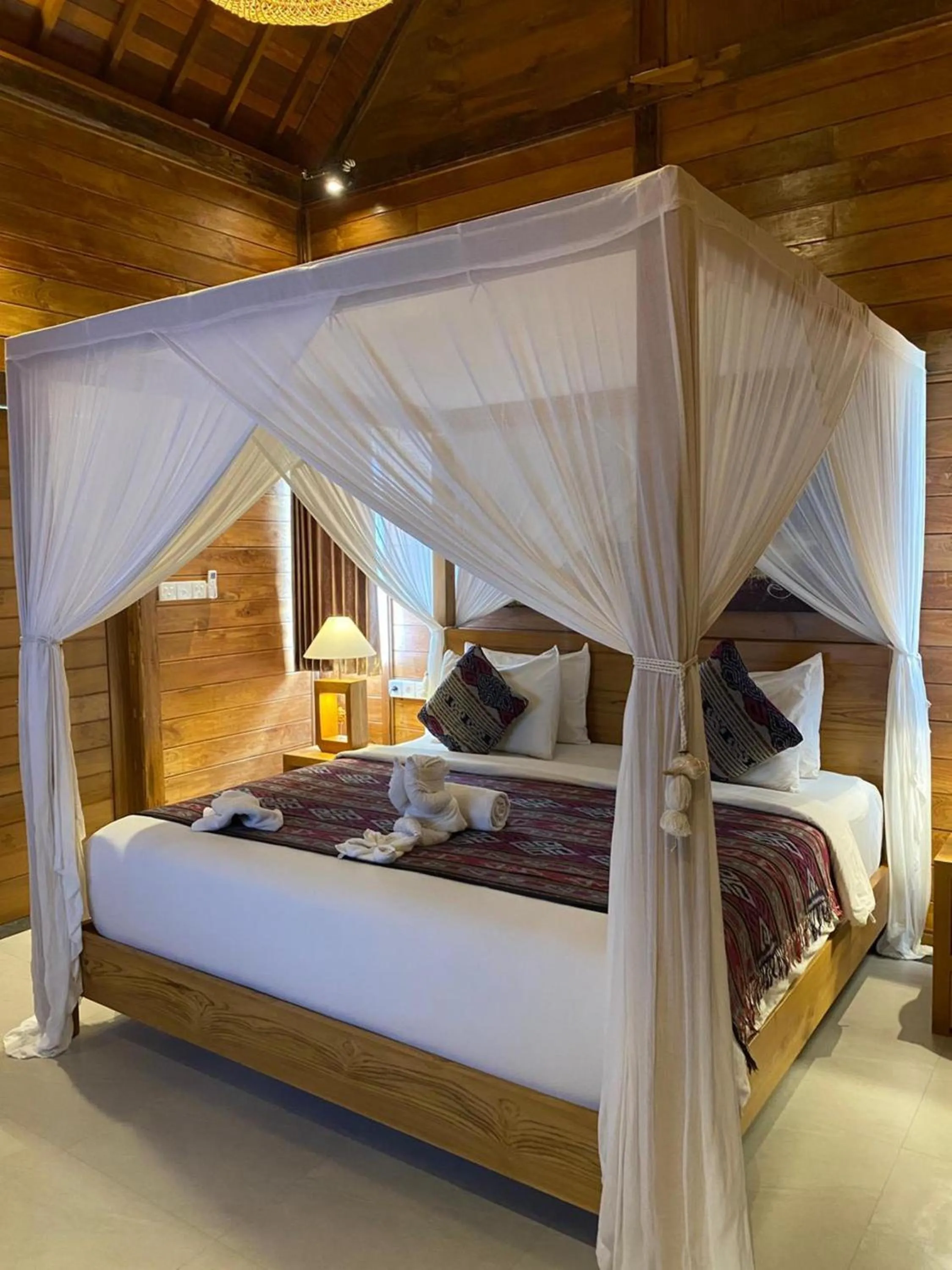 Bed in Kubu Sakian Villa and Restaurant Sidemen
