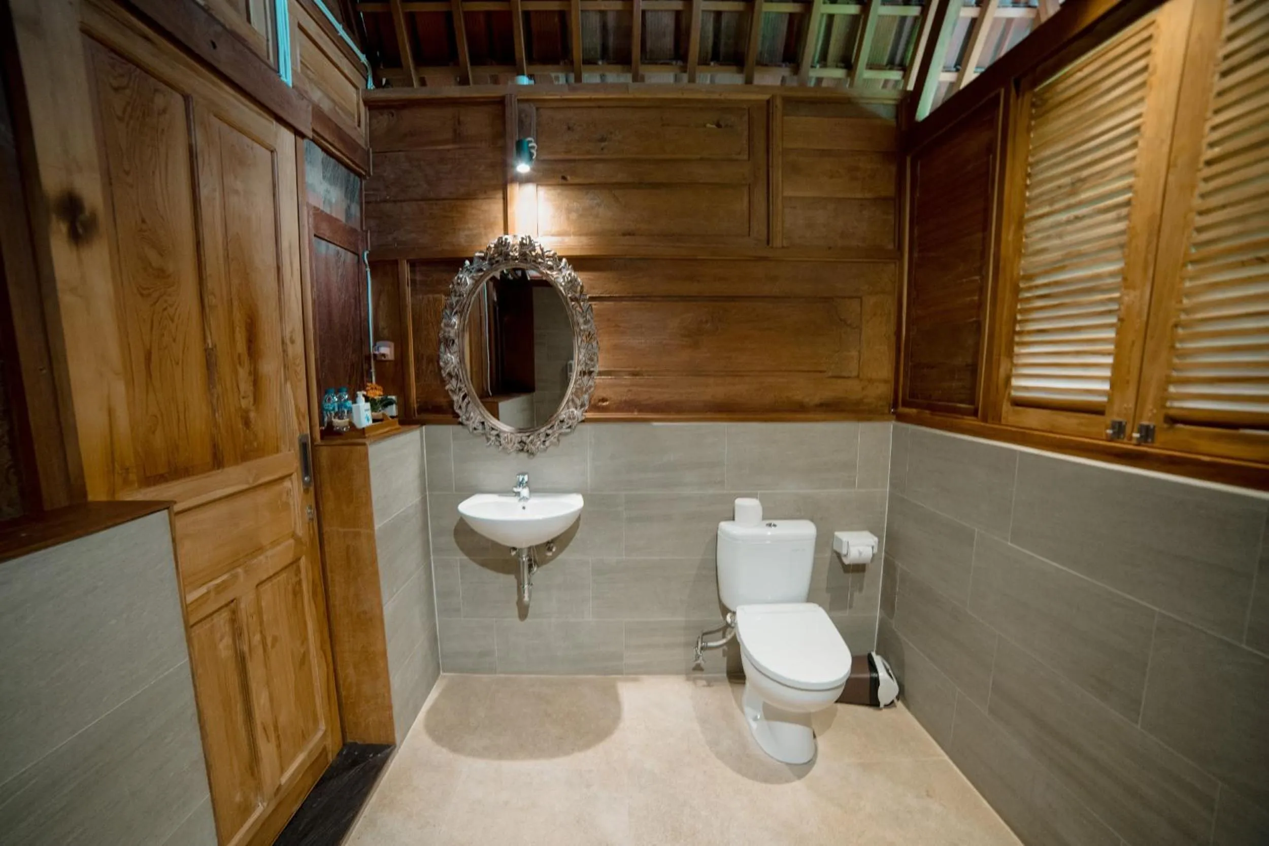 Bathroom in Kubu Sakian Villa and Restaurant Sidemen