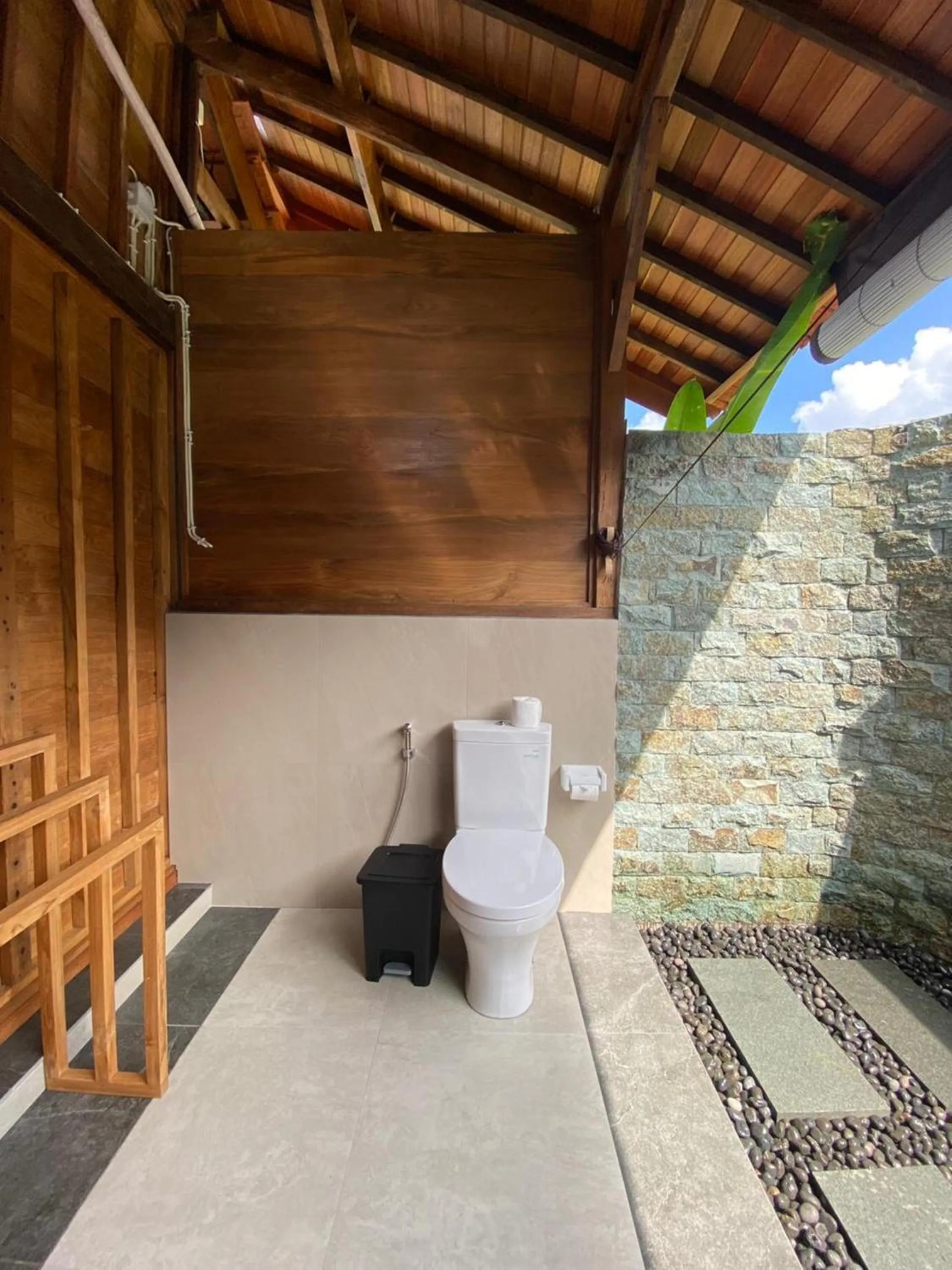 Bathroom in Kubu Sakian Villa and Restaurant Sidemen