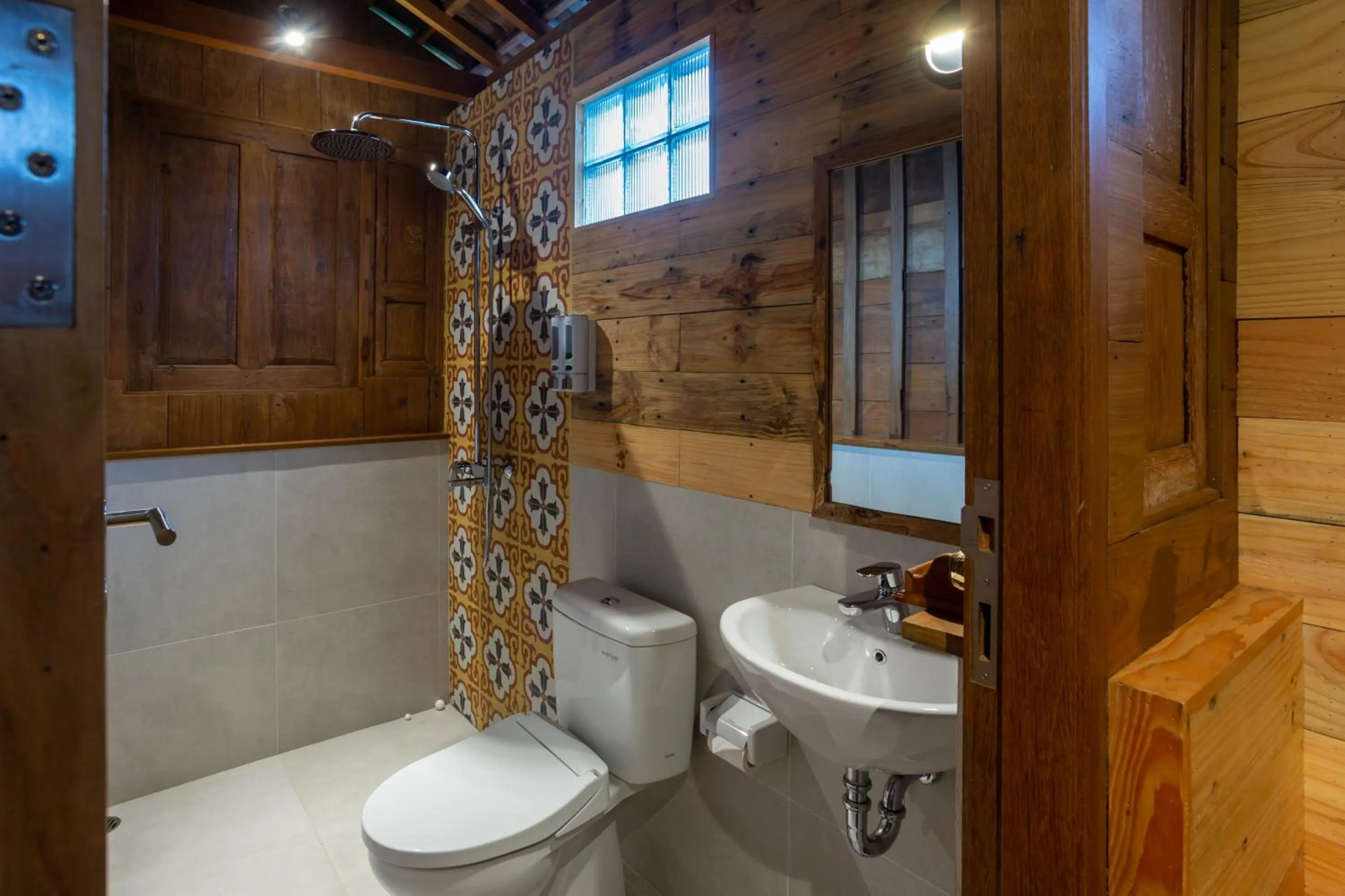 Bathroom in Kubu Sakian Villa and Restaurant Sidemen