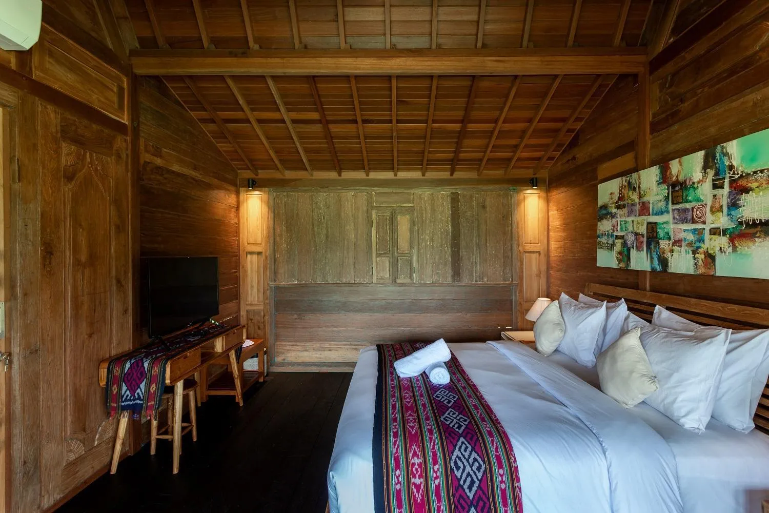 Bed in Kubu Sakian Villa and Restaurant Sidemen