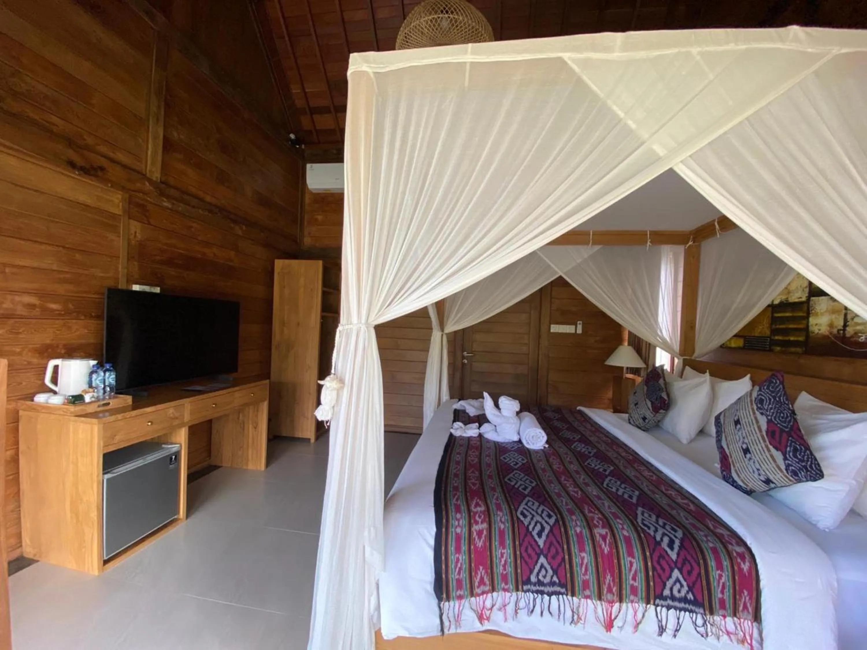 Bed in Kubu Sakian Villa and Restaurant Sidemen