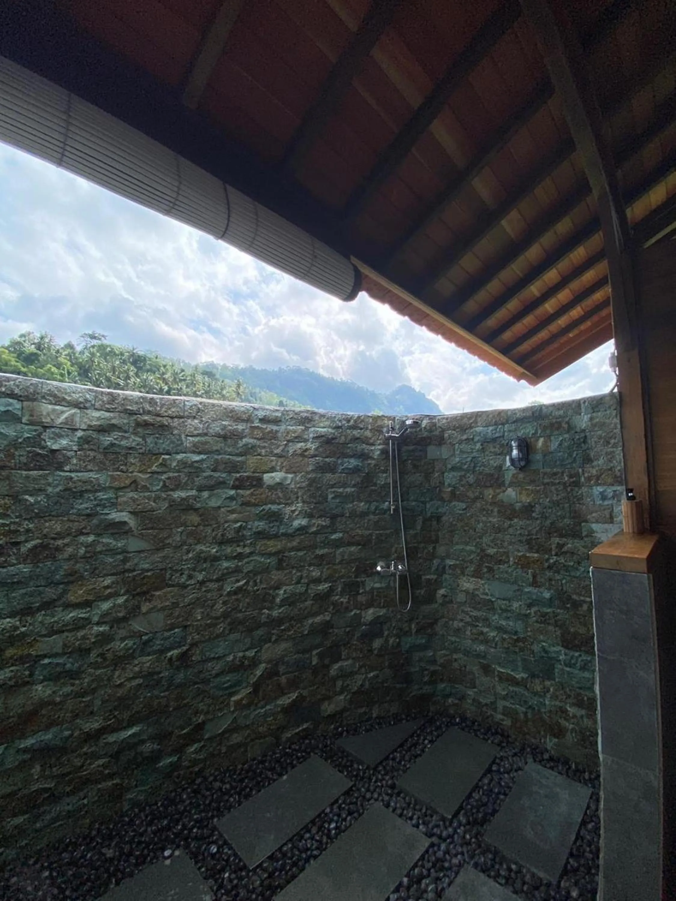 Bathroom in Kubu Sakian Villa and Restaurant Sidemen