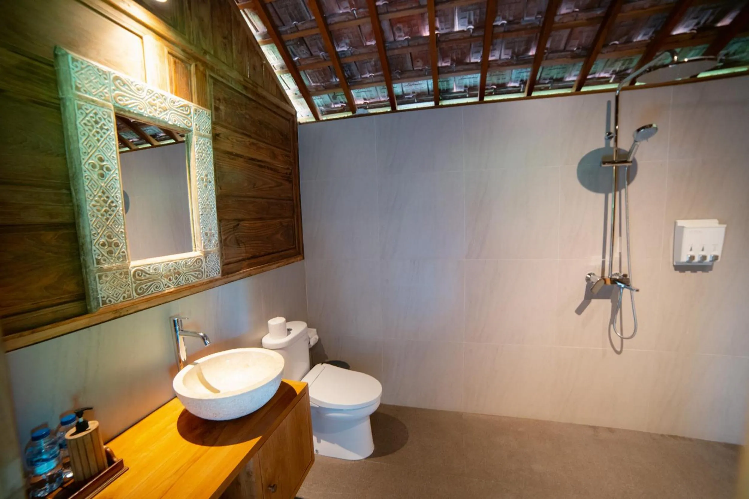 Bathroom in Kubu Sakian Villa and Restaurant Sidemen