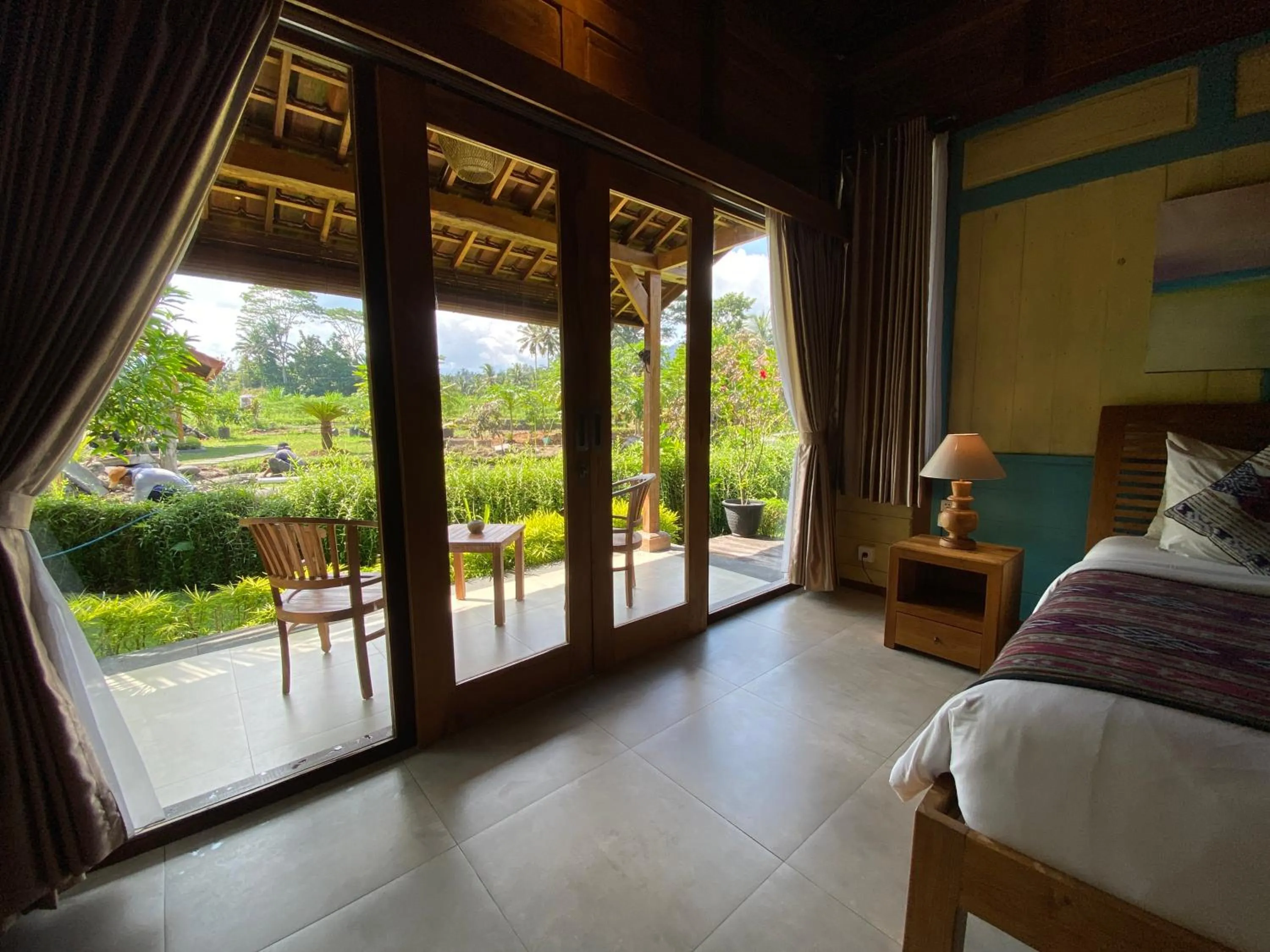 Bed in Kubu Sakian Villa and Restaurant Sidemen