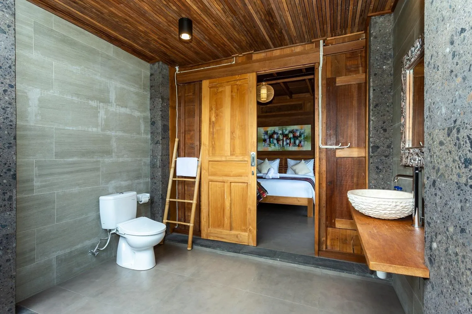 Bathroom, Bed in Kubu Sakian Villa and Restaurant Sidemen