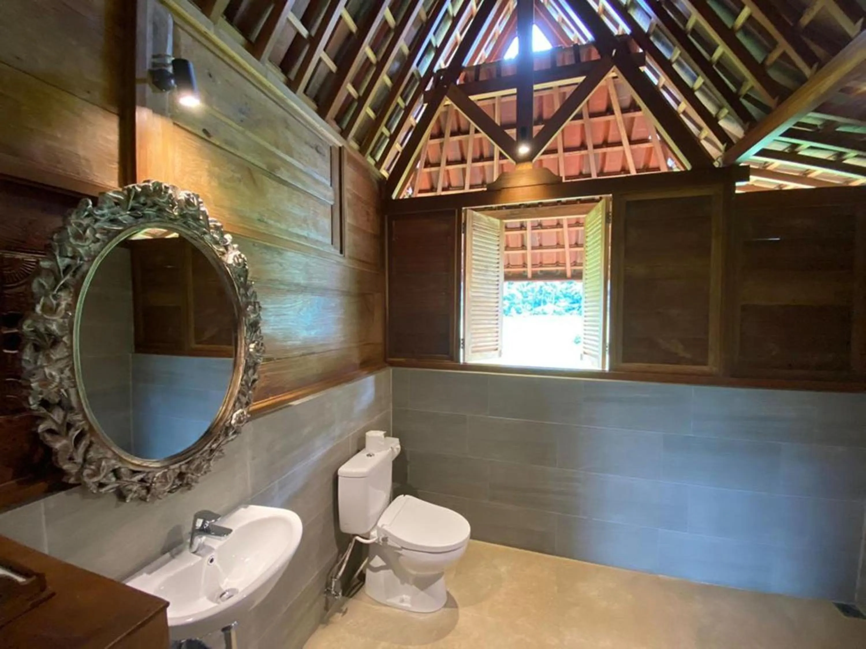 Bathroom in Kubu Sakian Villa and Restaurant Sidemen