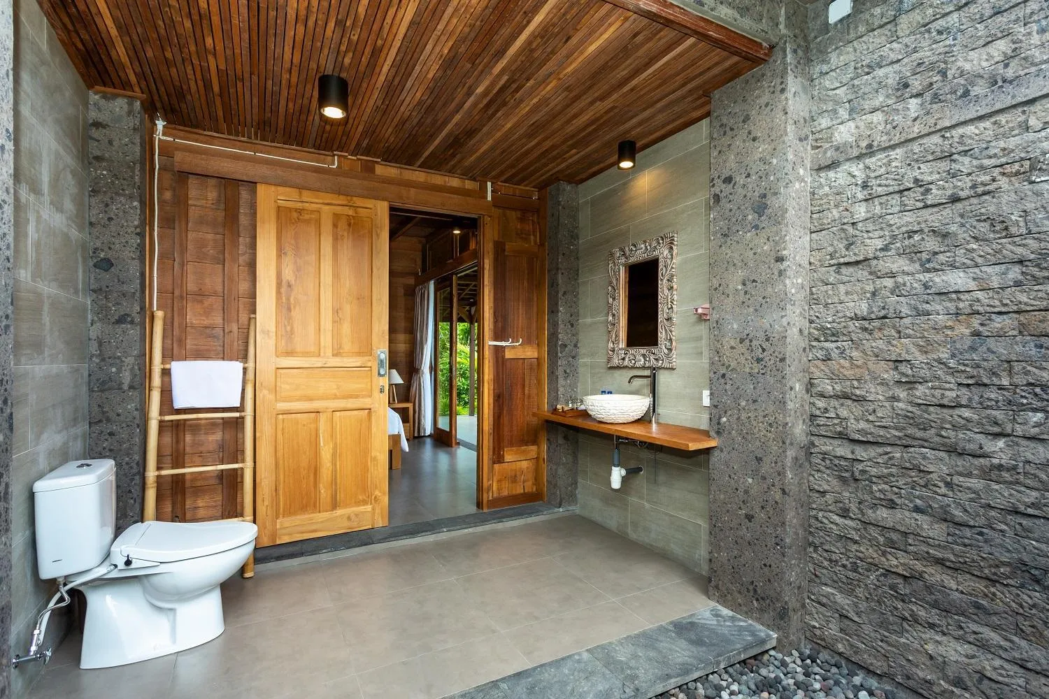 Bathroom in Kubu Sakian Villa and Restaurant Sidemen
