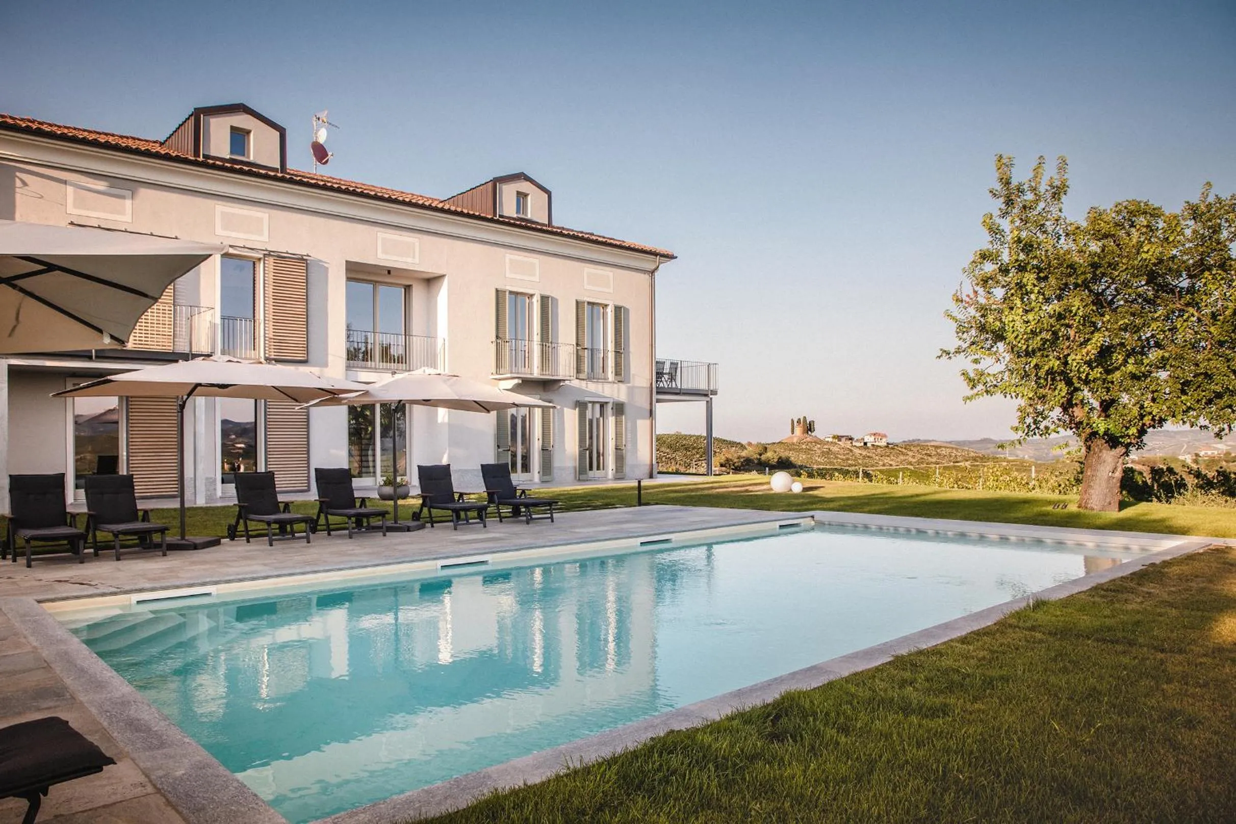 Swimming pool in Villa Vinory Bricco di Nizza
