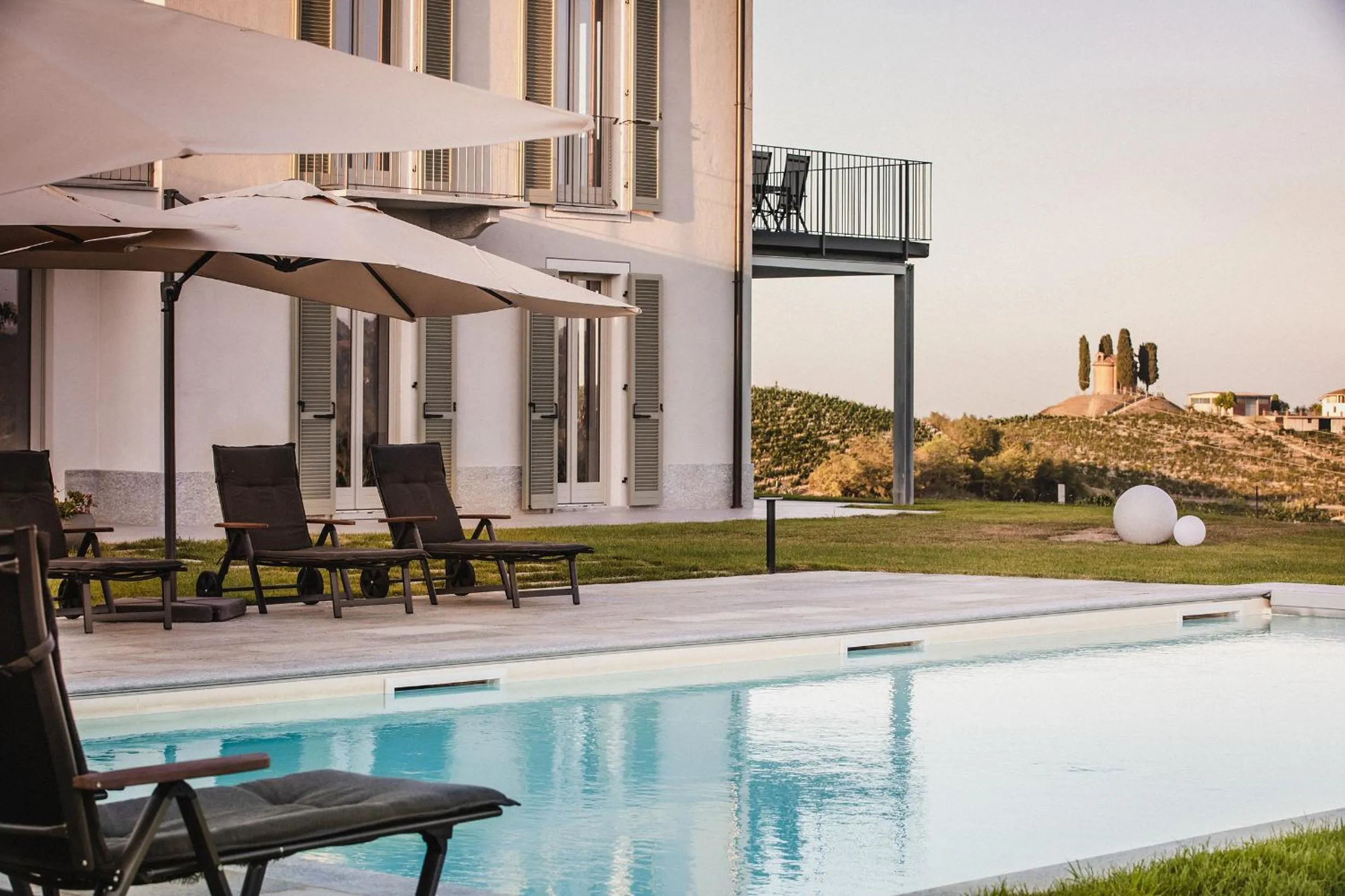 Swimming pool in Villa Vinory Bricco di Nizza