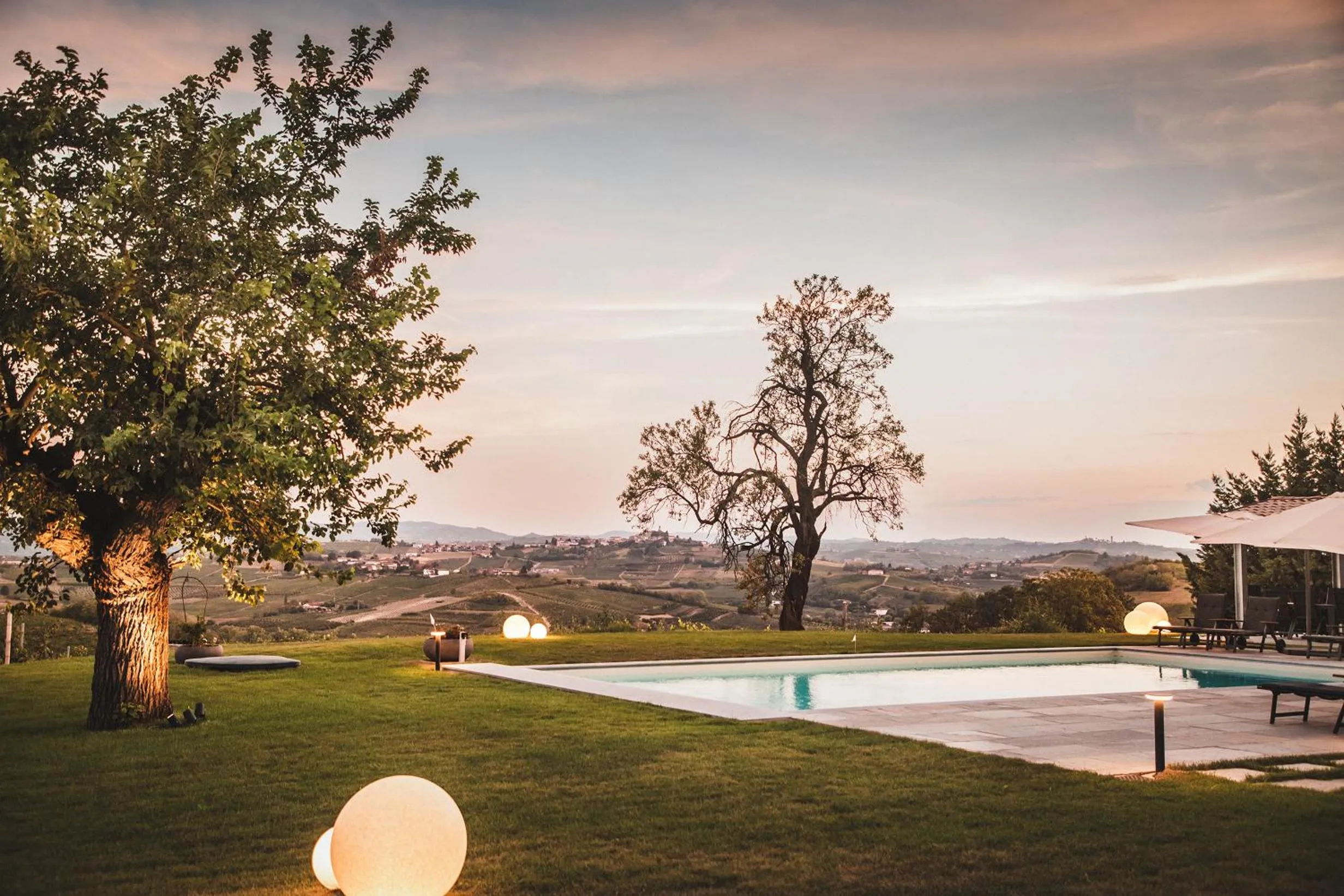 Swimming pool in Villa Vinory Bricco di Nizza