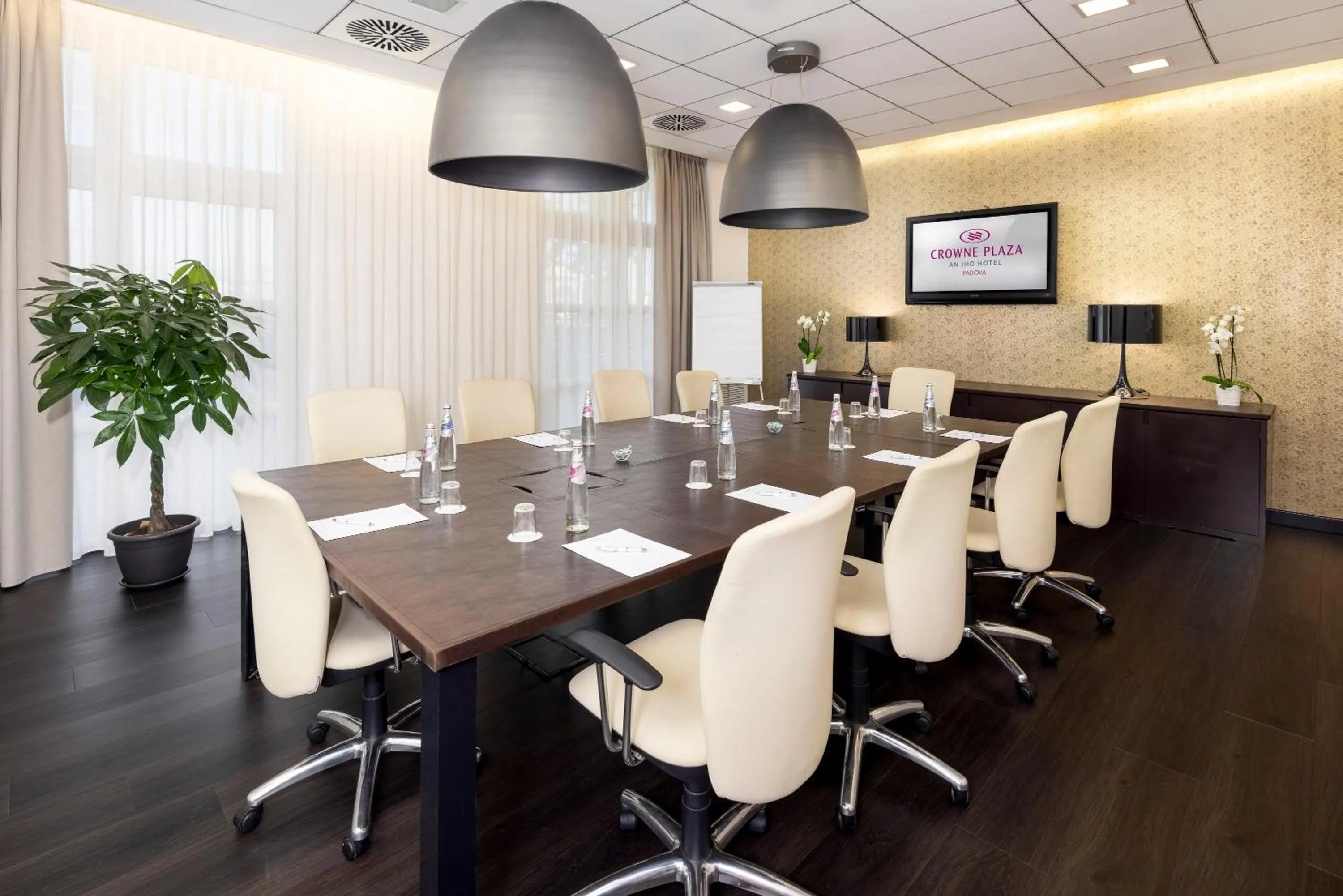 Meeting/conference room in Crowne Plaza Padova by IHG