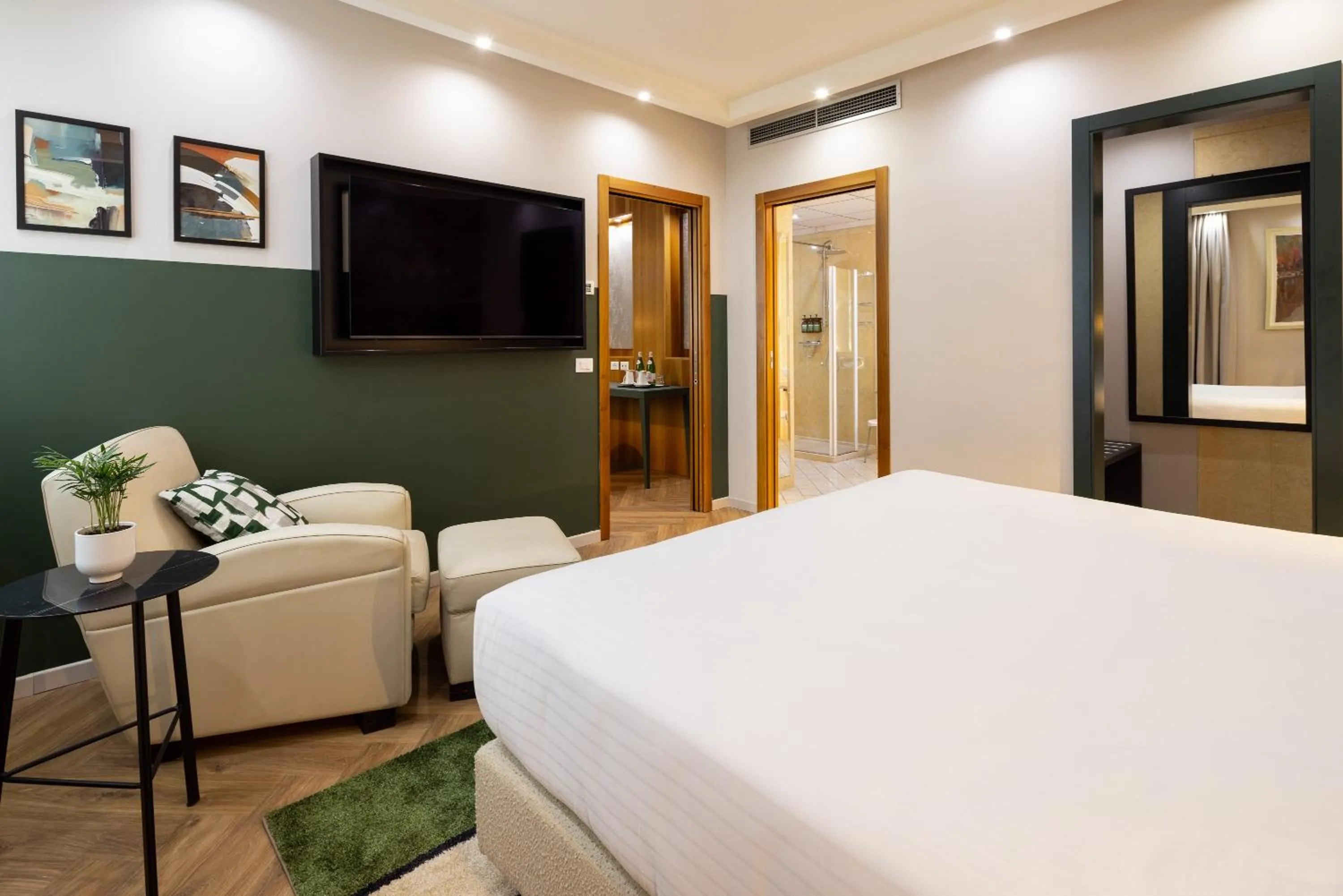 Bed in Crowne Plaza Padova by IHG