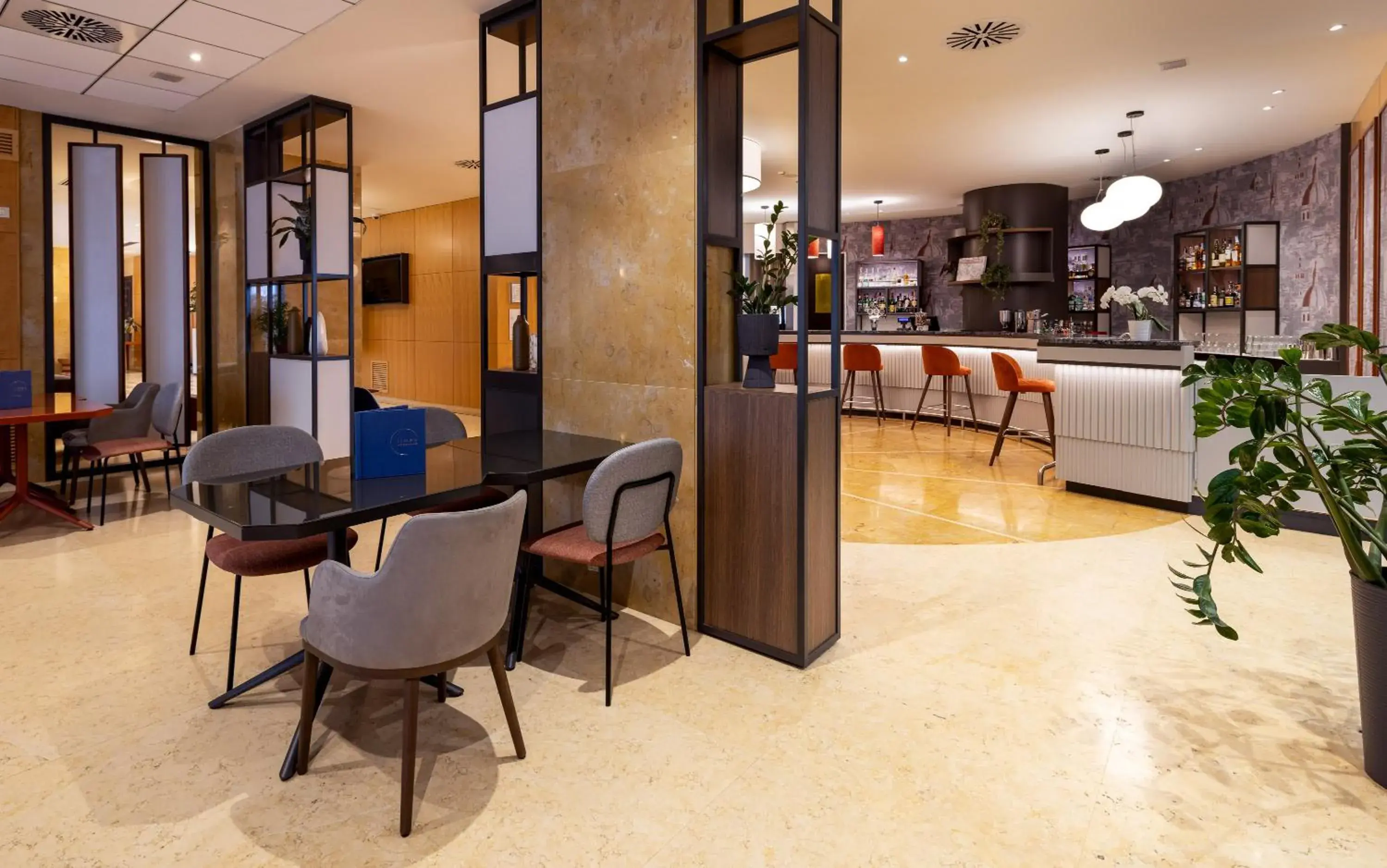 Lounge or bar in Crowne Plaza Padova by IHG Lounge or bar in Crowne Plaza Padova by IHG