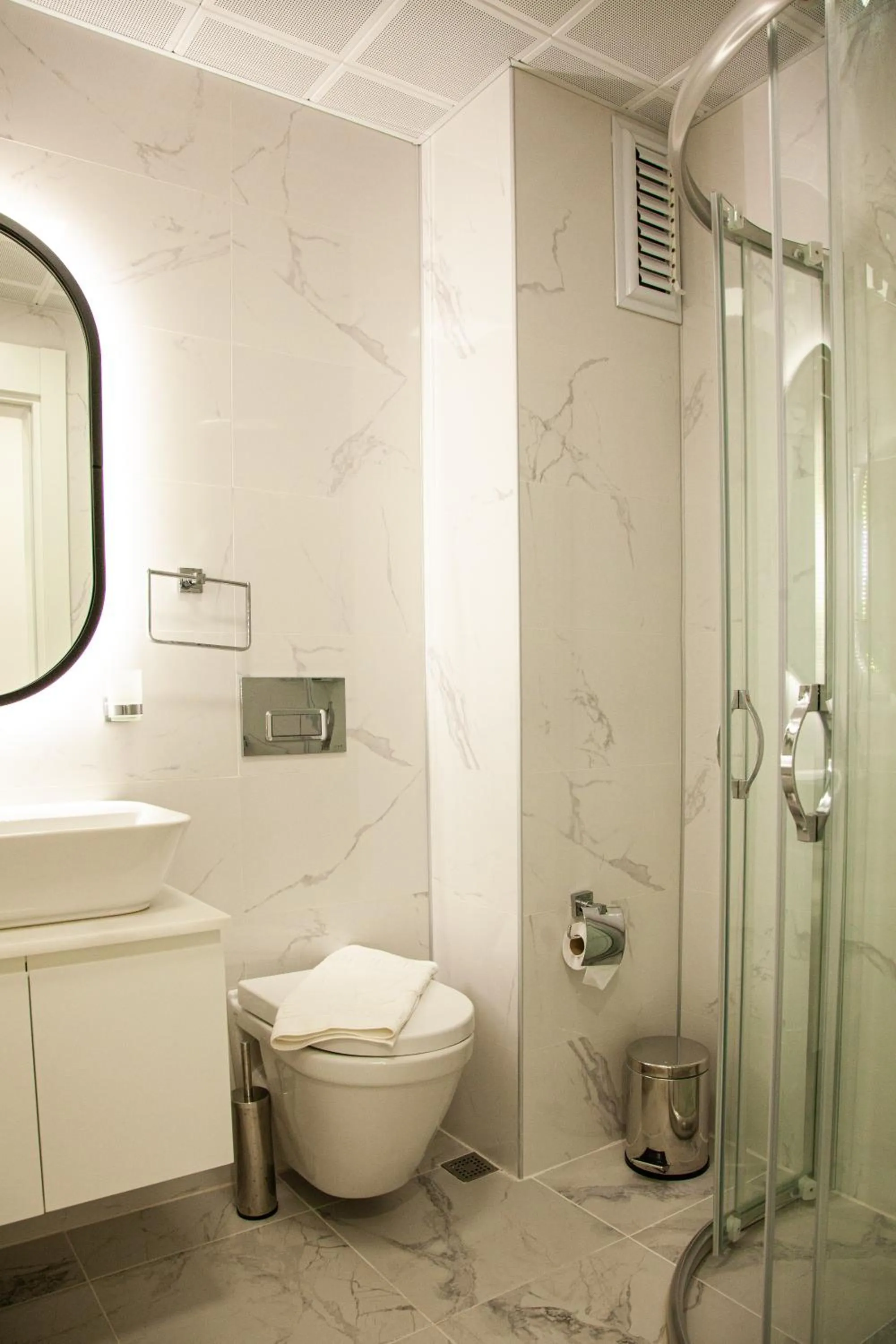 Bathroom in Edem Flower Hotel