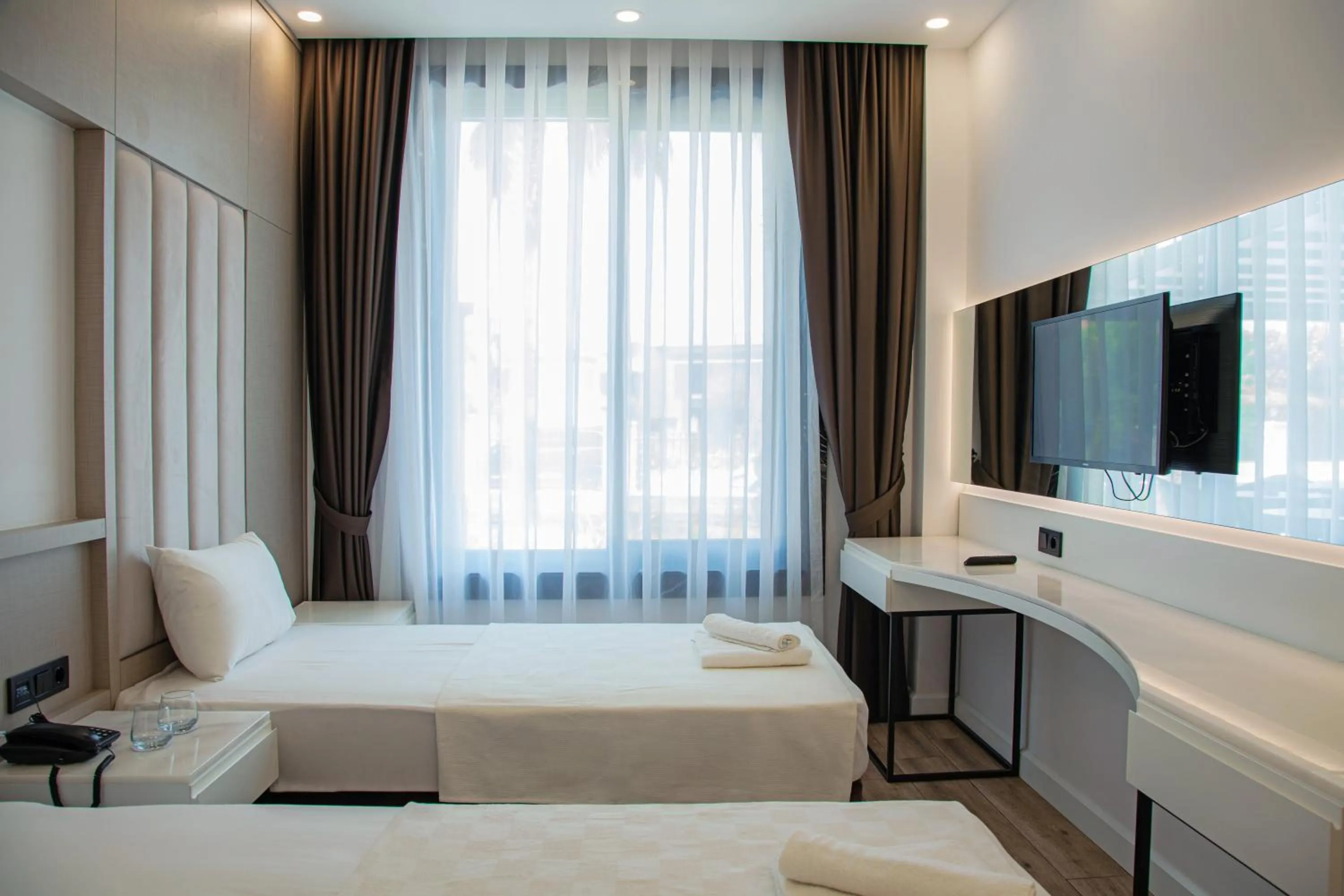 Communal lounge/ TV room in Edem Flower Hotel