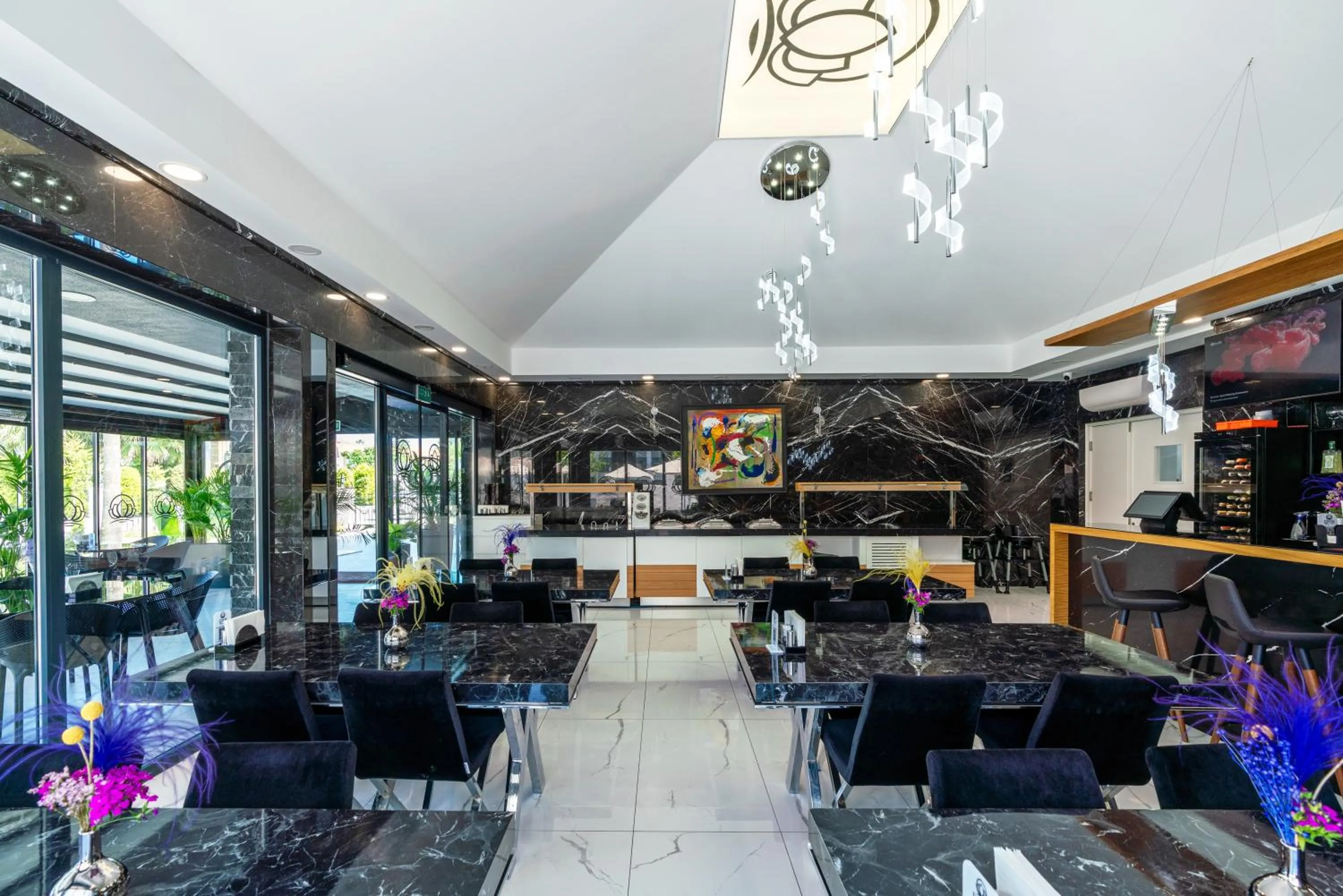 Restaurant/places to eat in Edem Flower Hotel