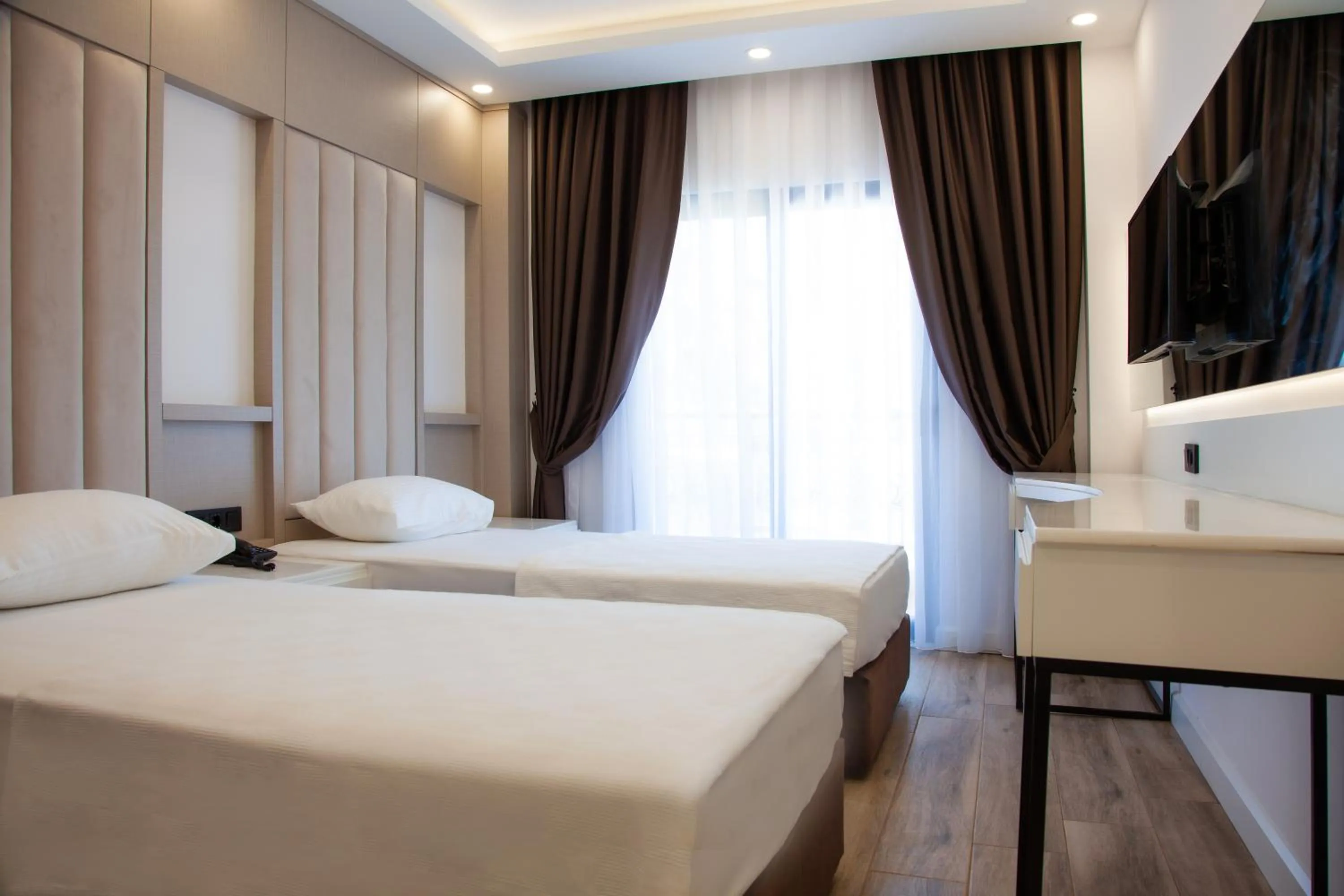 Bed in Edem Flower Hotel