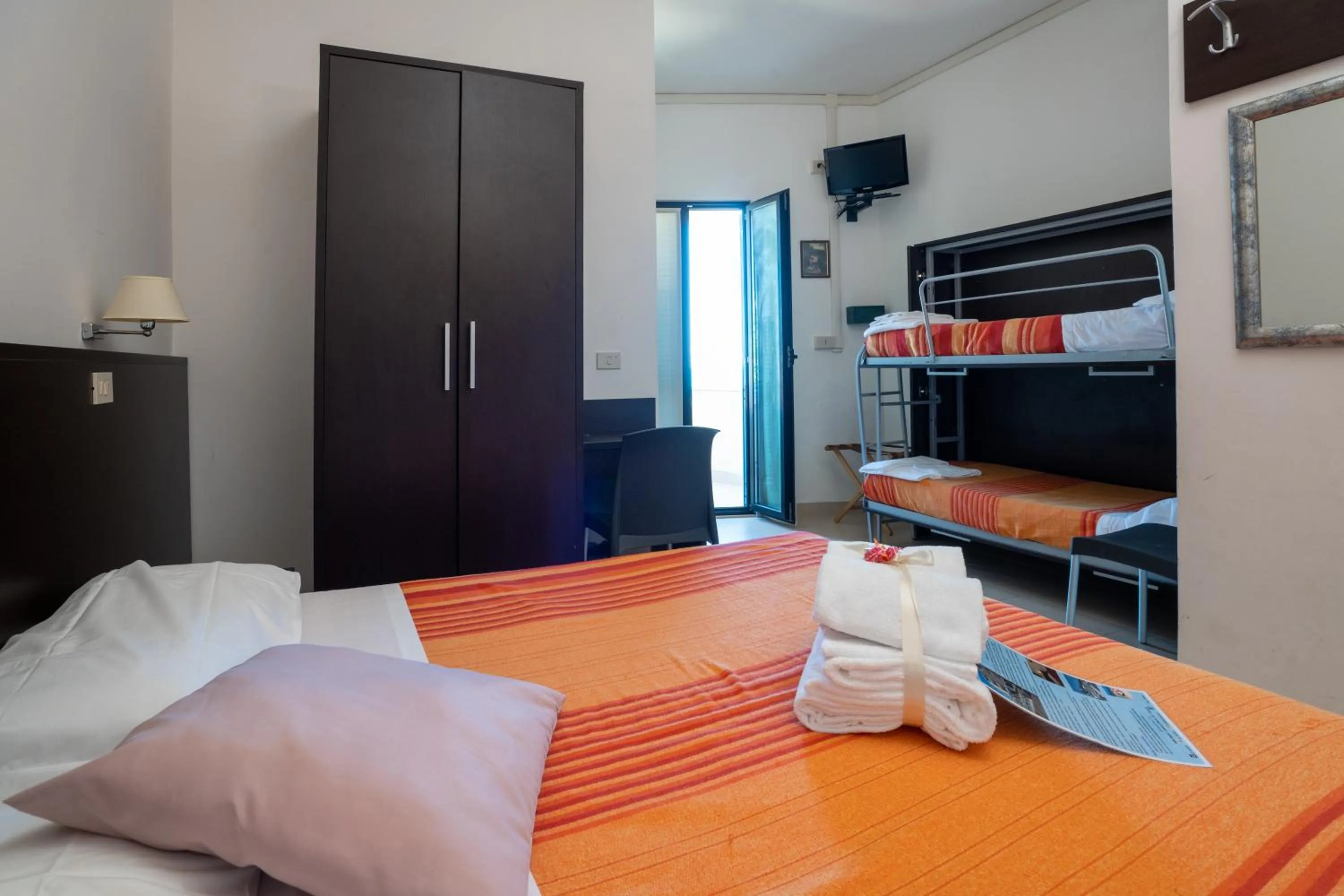 Photo of the whole room, Bed in Hotel Ancore