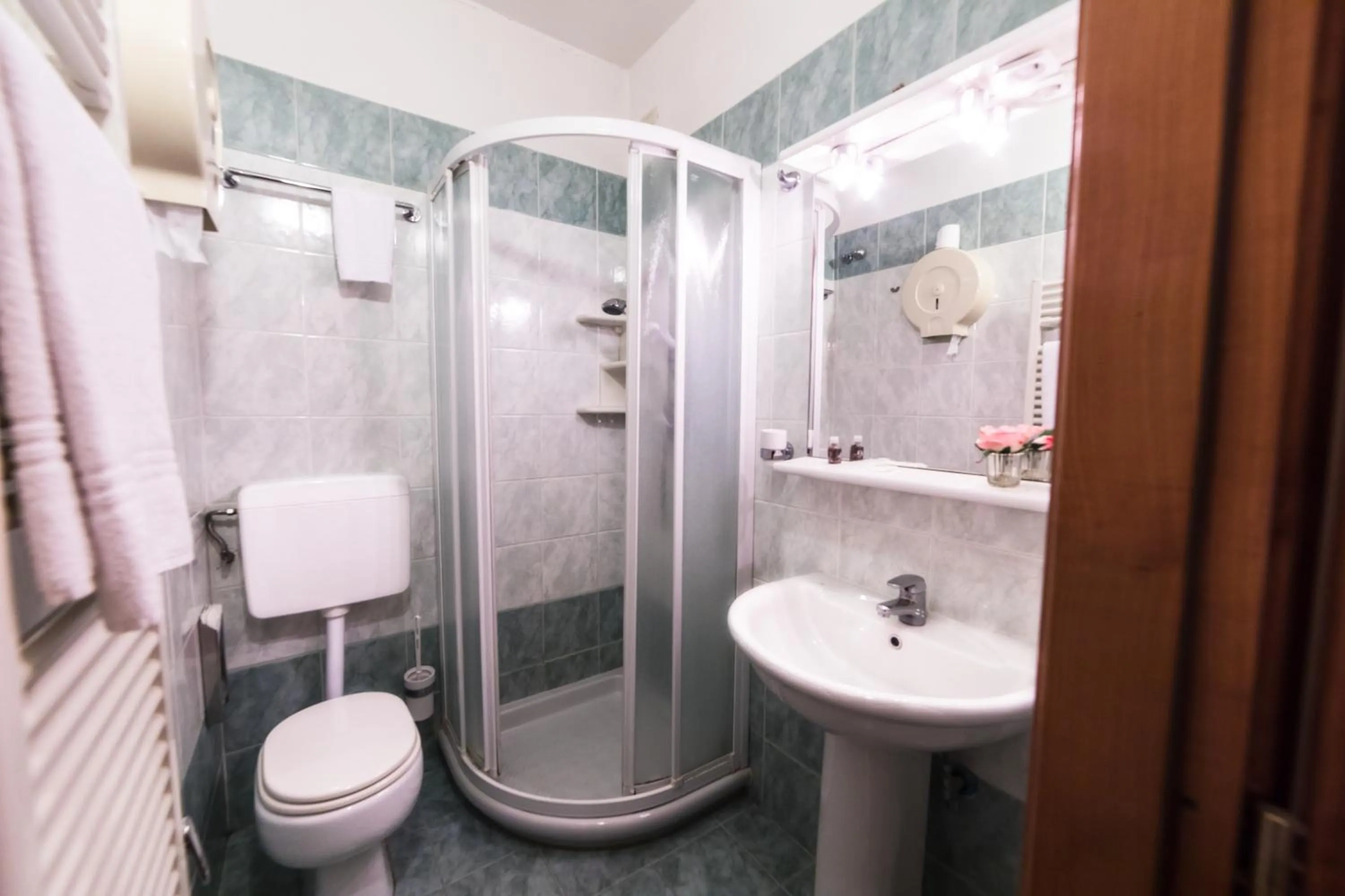 Photo of the whole room in Hotel Maxim Axial