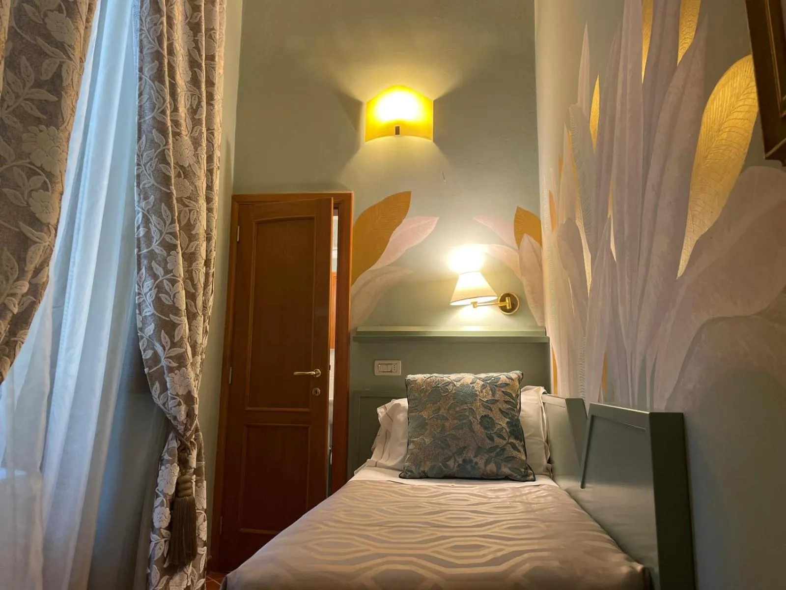 Bed in Hotel Maxim Axial