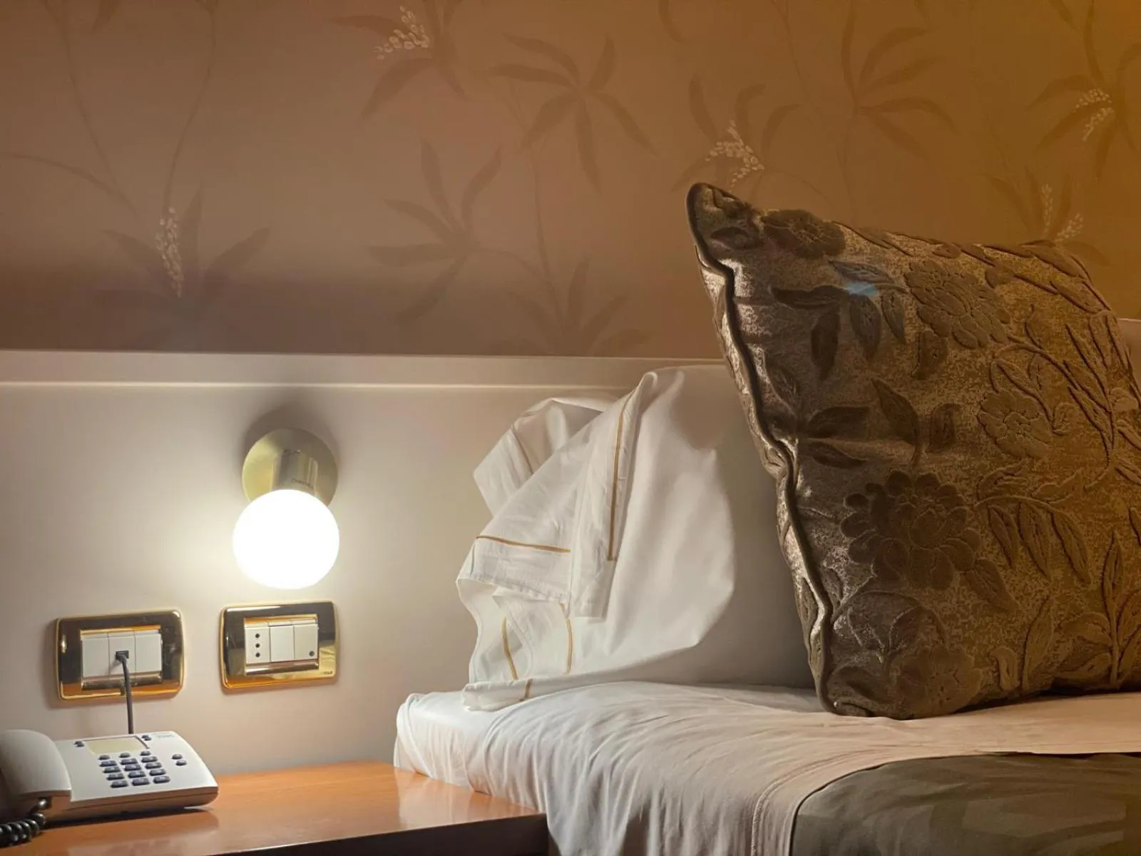 Bed in Hotel Maxim Axial