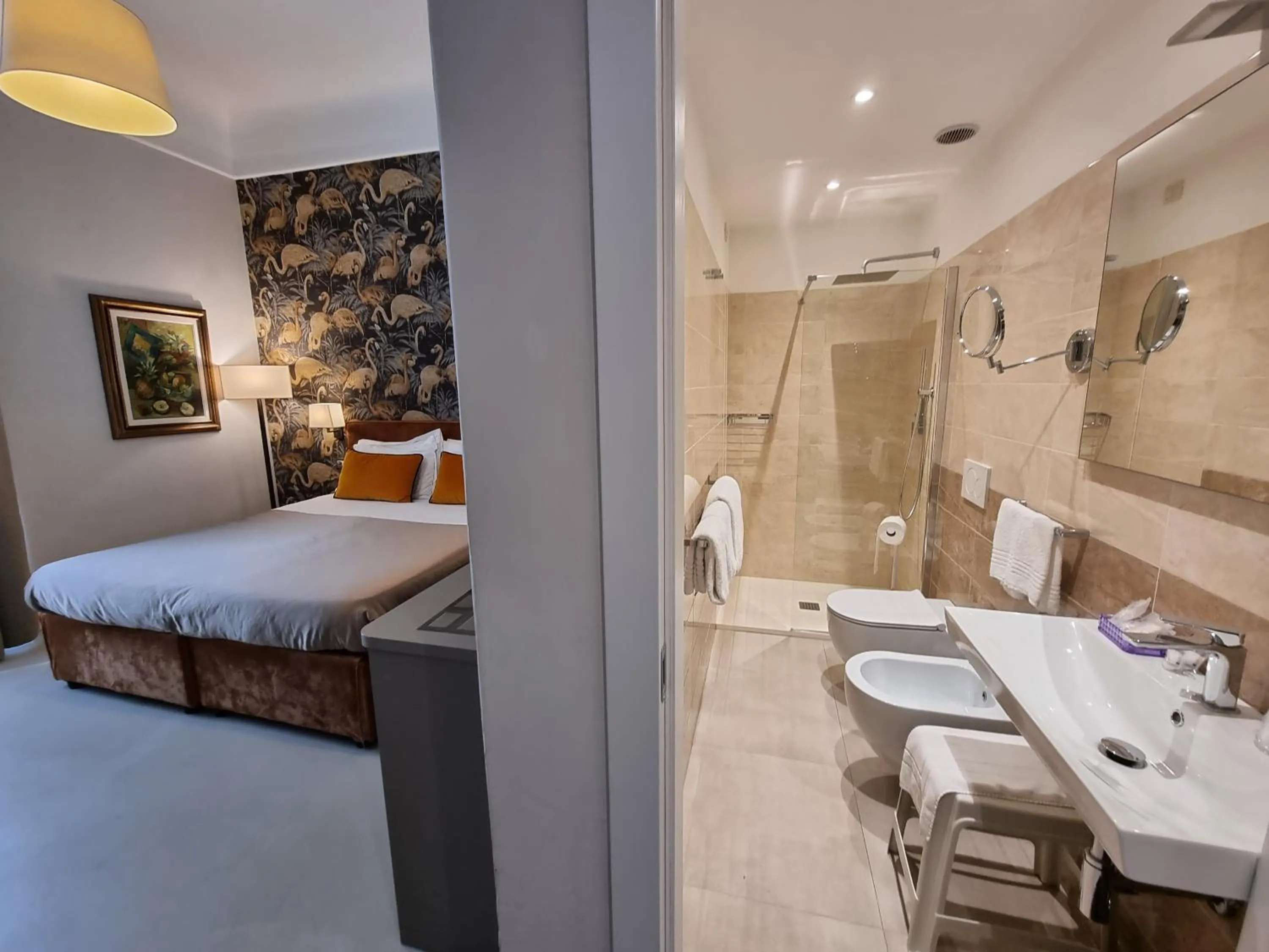 Bathroom, Bed in Hotel Maxim Axial