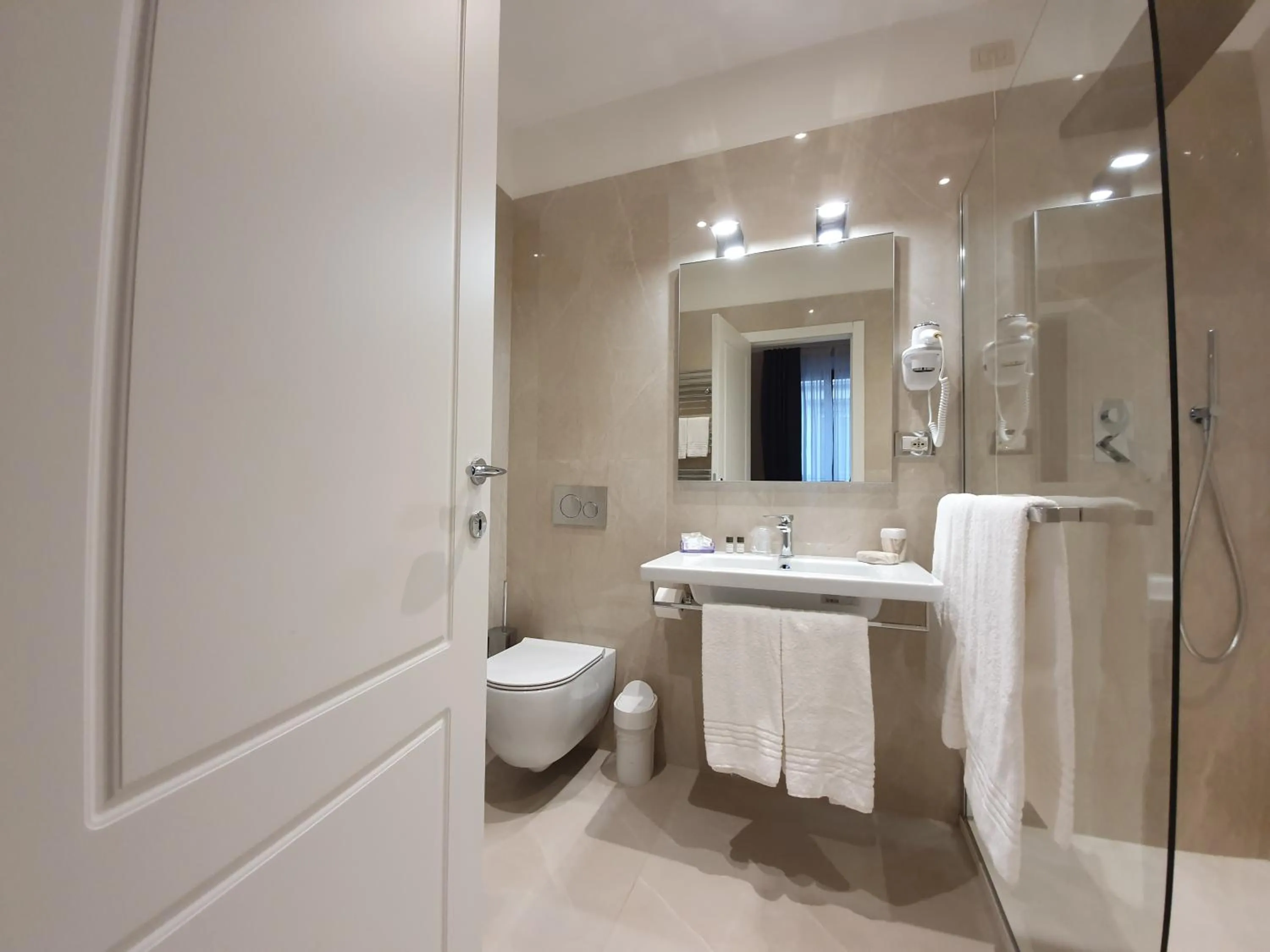 Bed in Hotel Maxim Axial