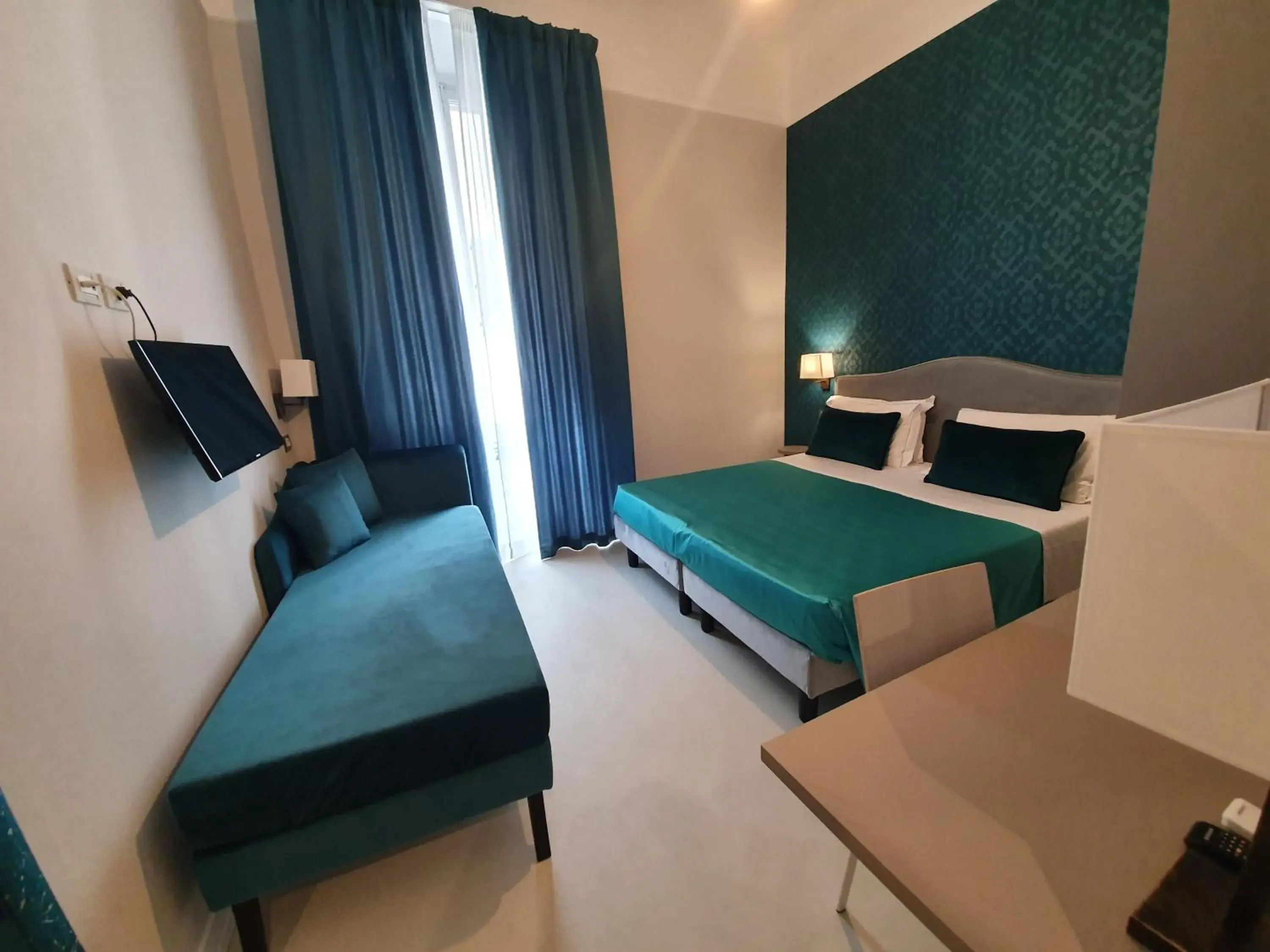 Photo of the whole room, Bed in Hotel Maxim Axial Photo of the whole room, Bed in Hotel Maxim Axial