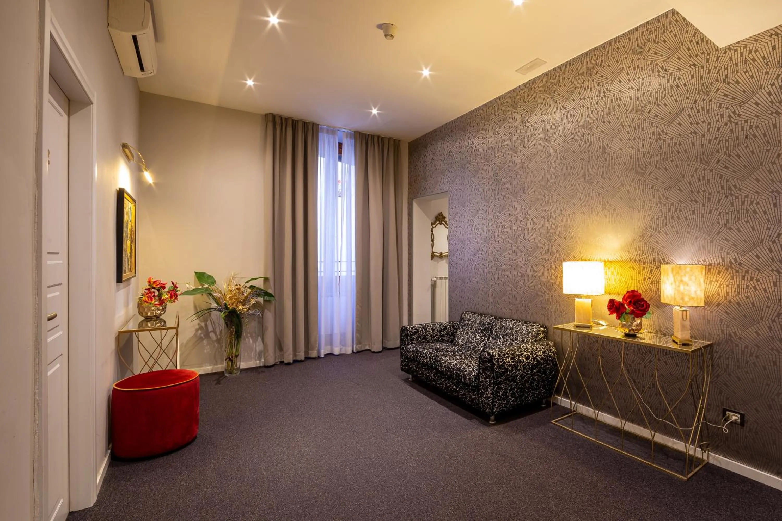 Communal lounge/ TV room in Hotel Maxim Axial