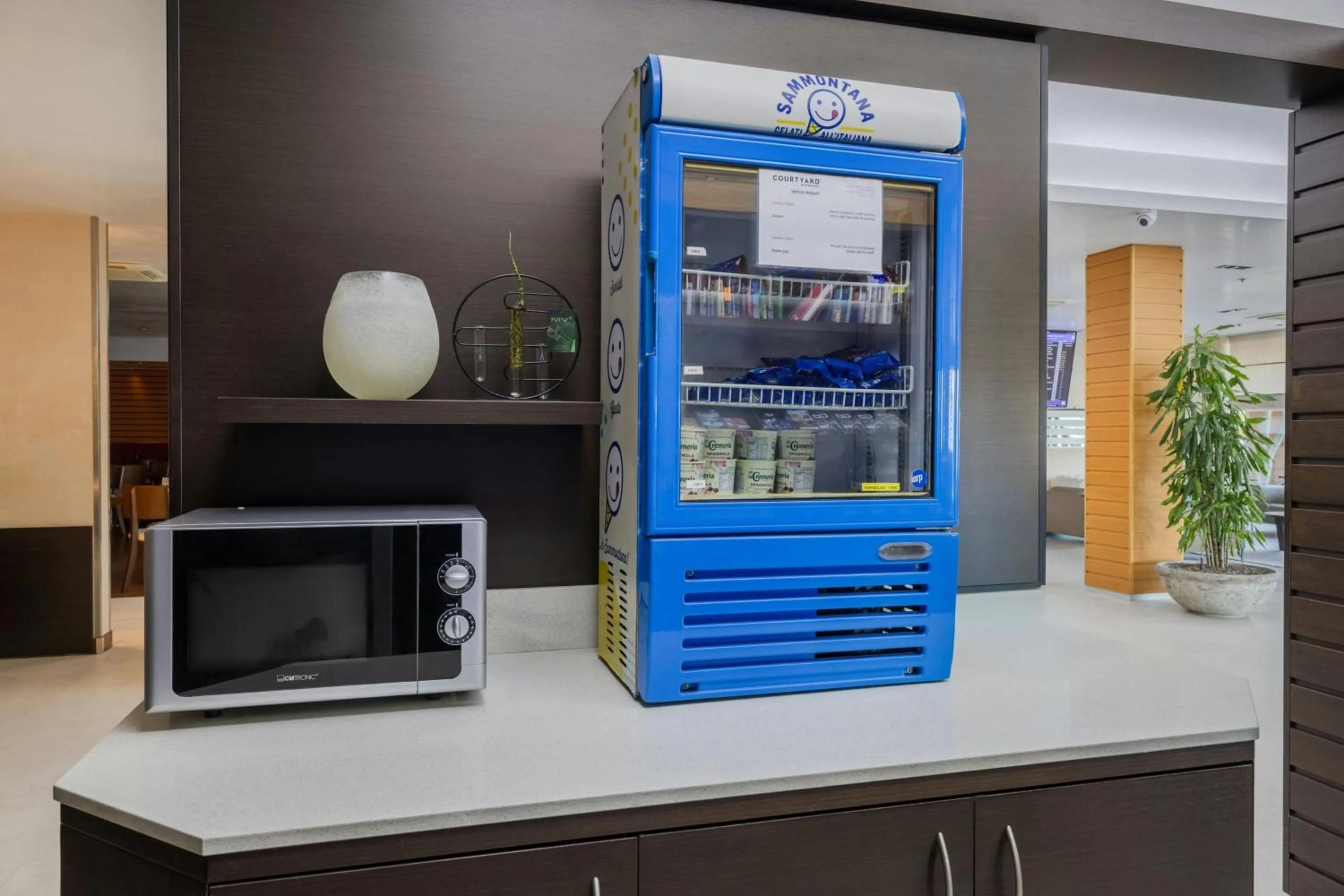 Restaurant/places to eat in Courtyard by Marriott Venice Airport