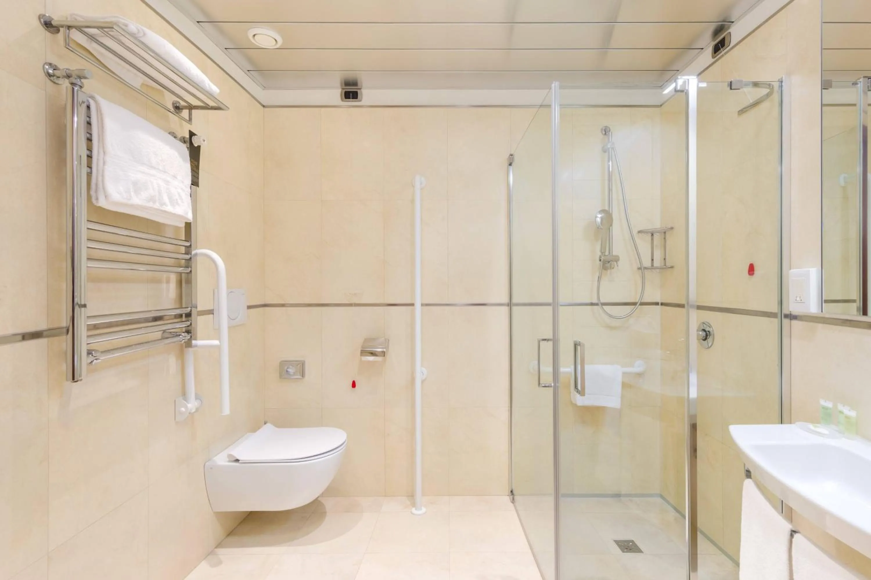 Bathroom in Courtyard by Marriott Venice Airport